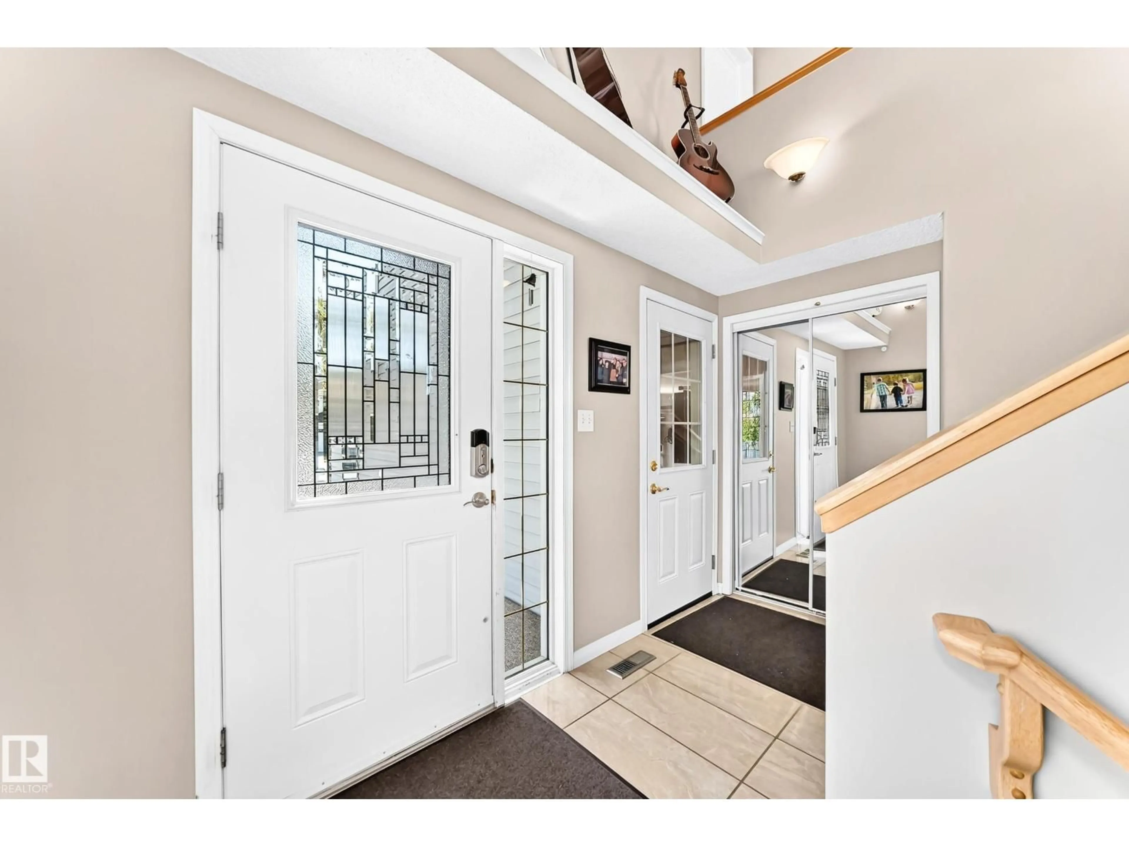 Indoor entryway for 168 FOXHAVEN PL, Sherwood Park Alberta T8A5Y3