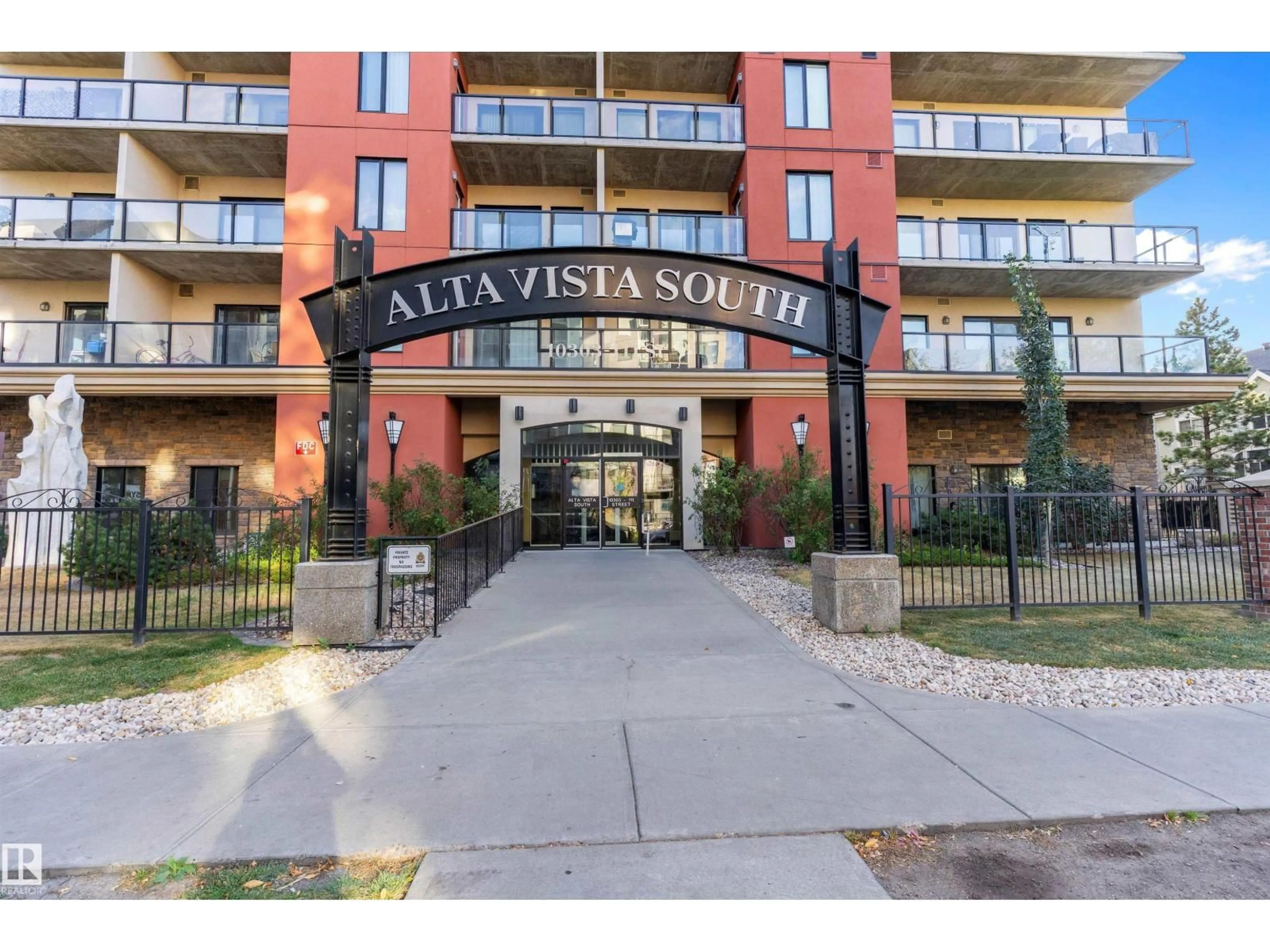 Indoor foyer for #702 - 10303 111 ST NW, Edmonton Alberta T5K0C6