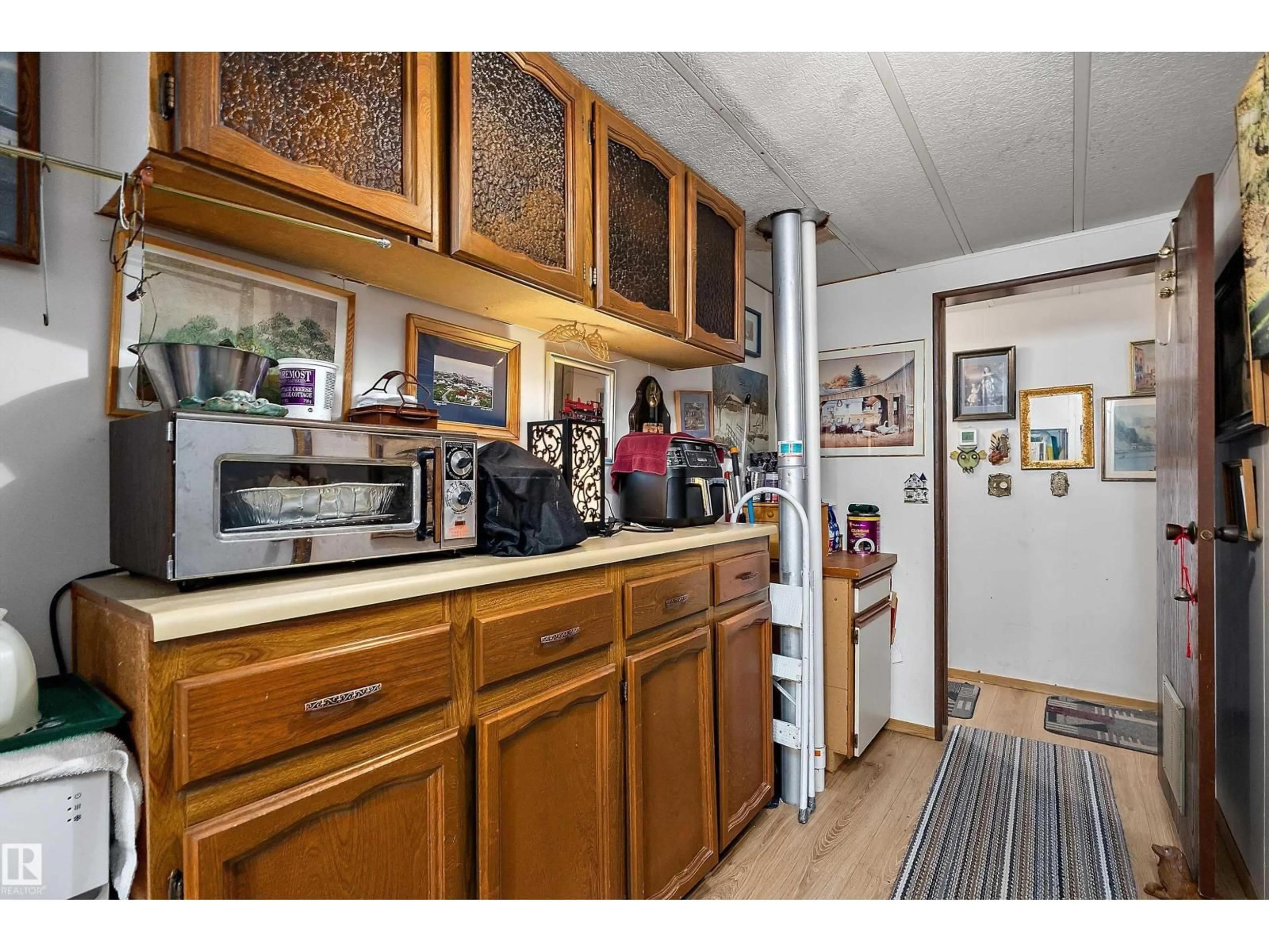 Standard kitchen, unknown for 1001 45 ST, Rural Wetaskiwin County Alberta T0C2C0