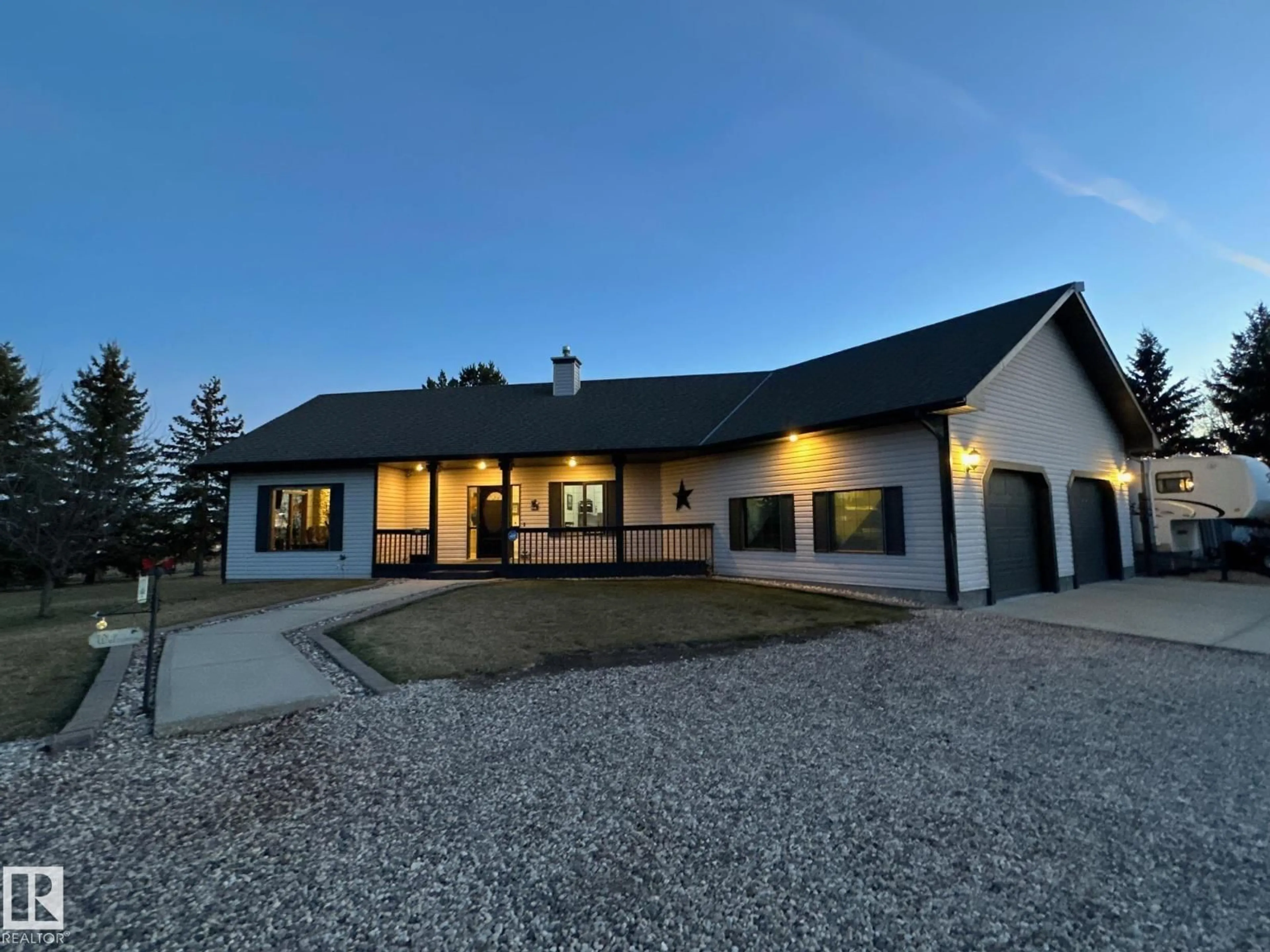 A pic from outside/outdoor area/front of a property/back of a property/a pic from drone, unknown for 27519 79 AV, Stony Plain Alberta T7Z1Y4