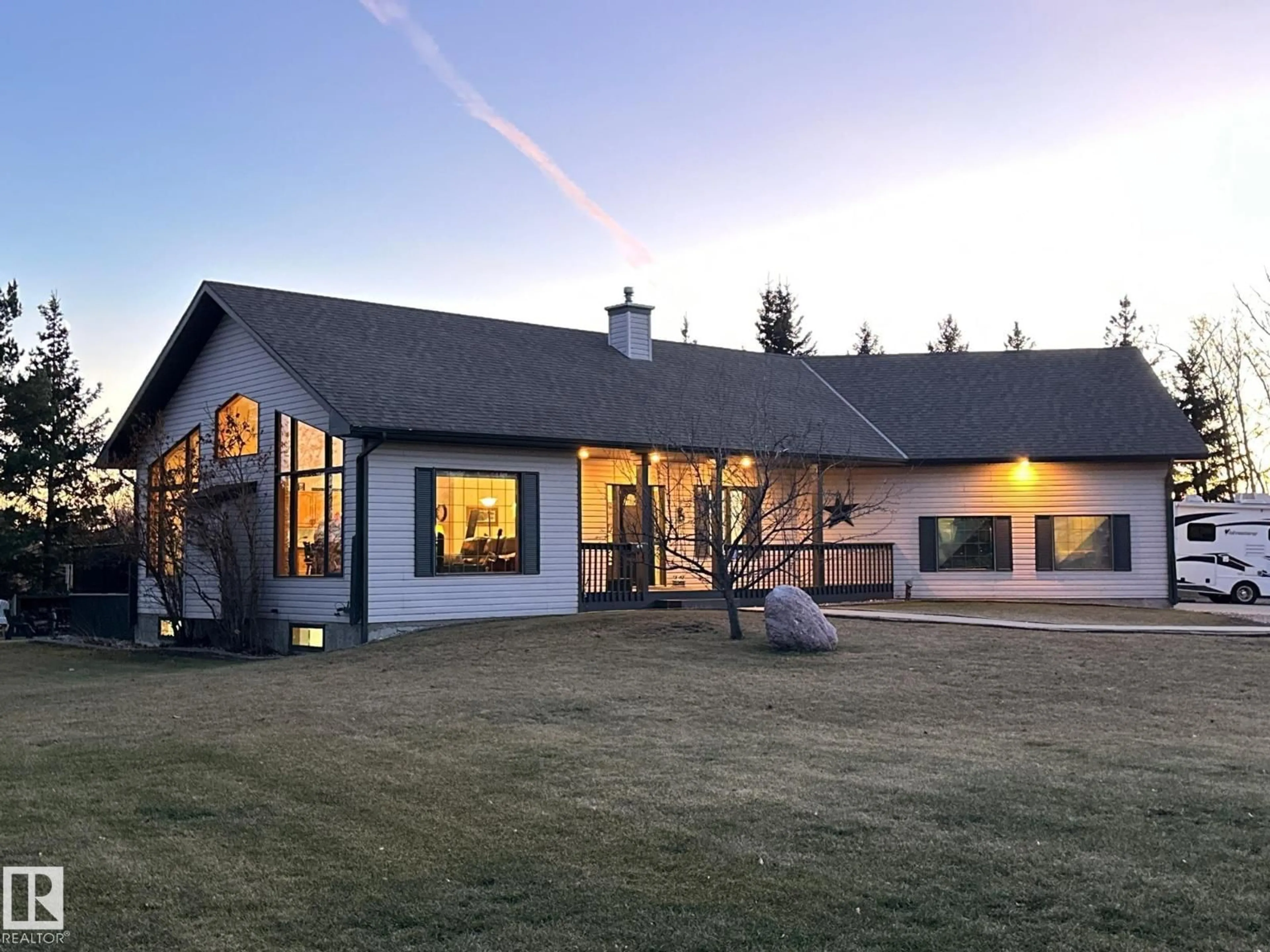 A pic from outside/outdoor area/front of a property/back of a property/a pic from drone, building for 27519 79 AV, Stony Plain Alberta T7Z1Y4