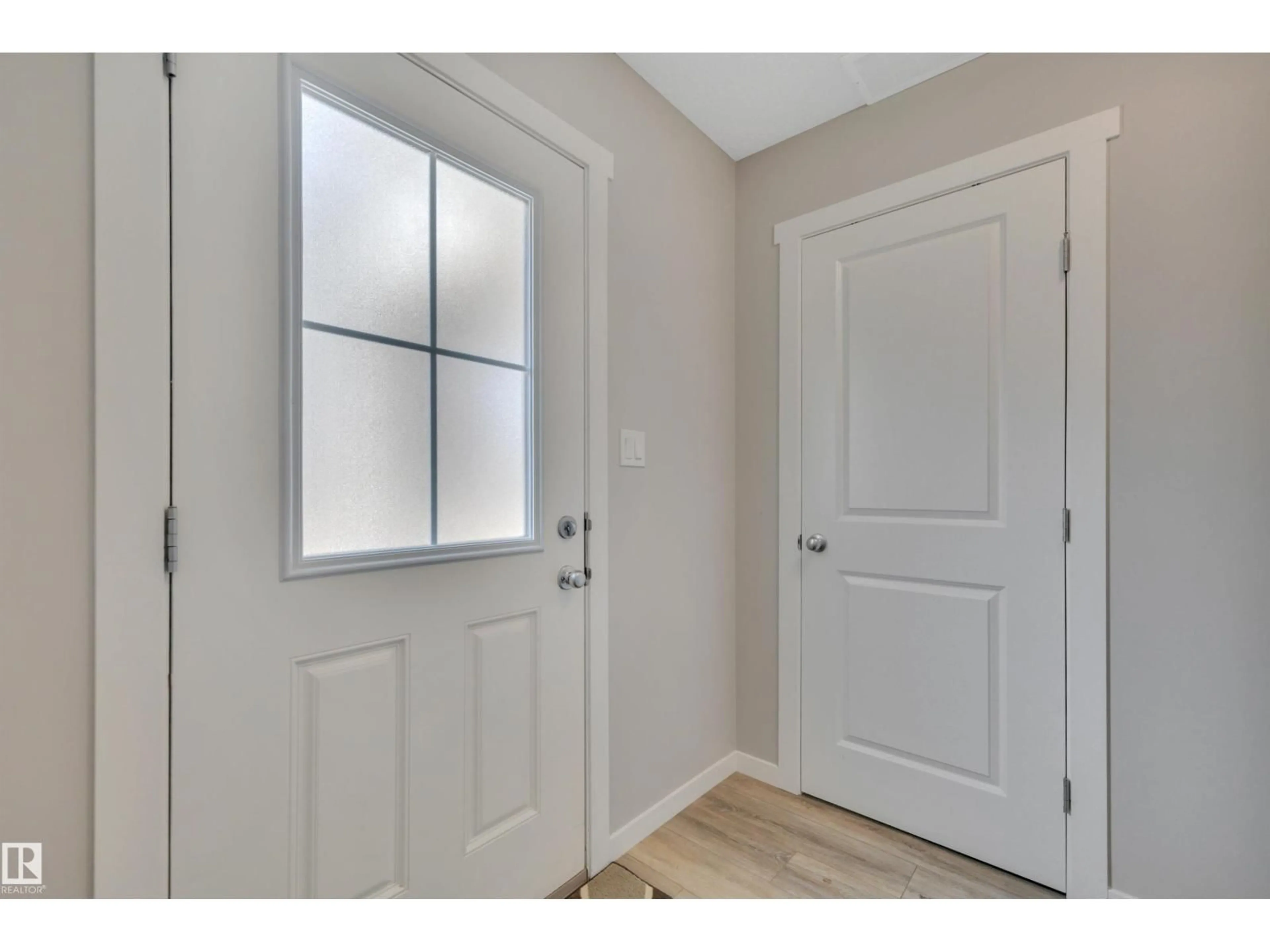Indoor entryway for 19 - 1110 DANIELS LINK LI, Edmonton Alberta T6W4N6