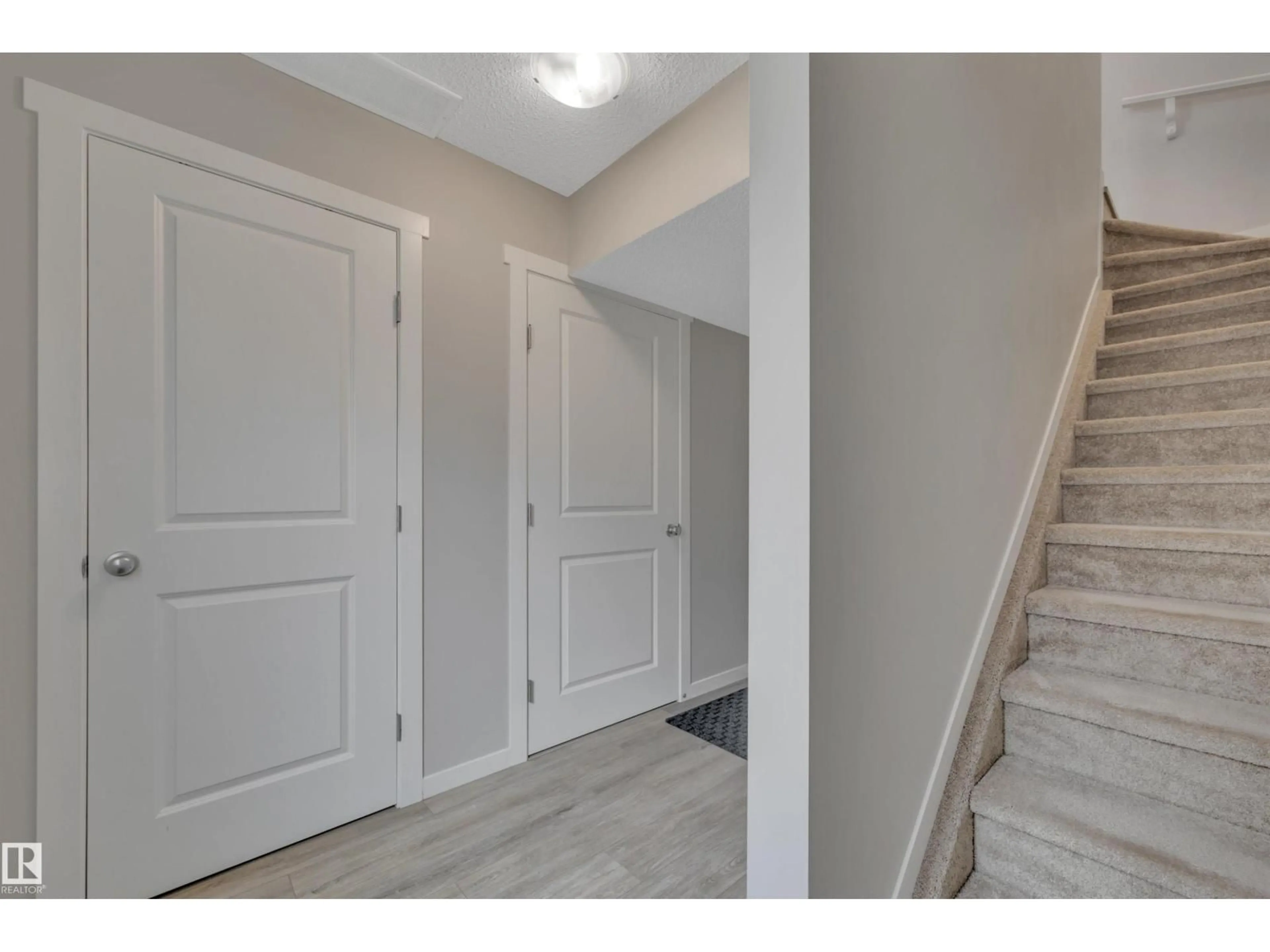 Indoor entryway for 19 - 1110 DANIELS LINK LI, Edmonton Alberta T6W4N6