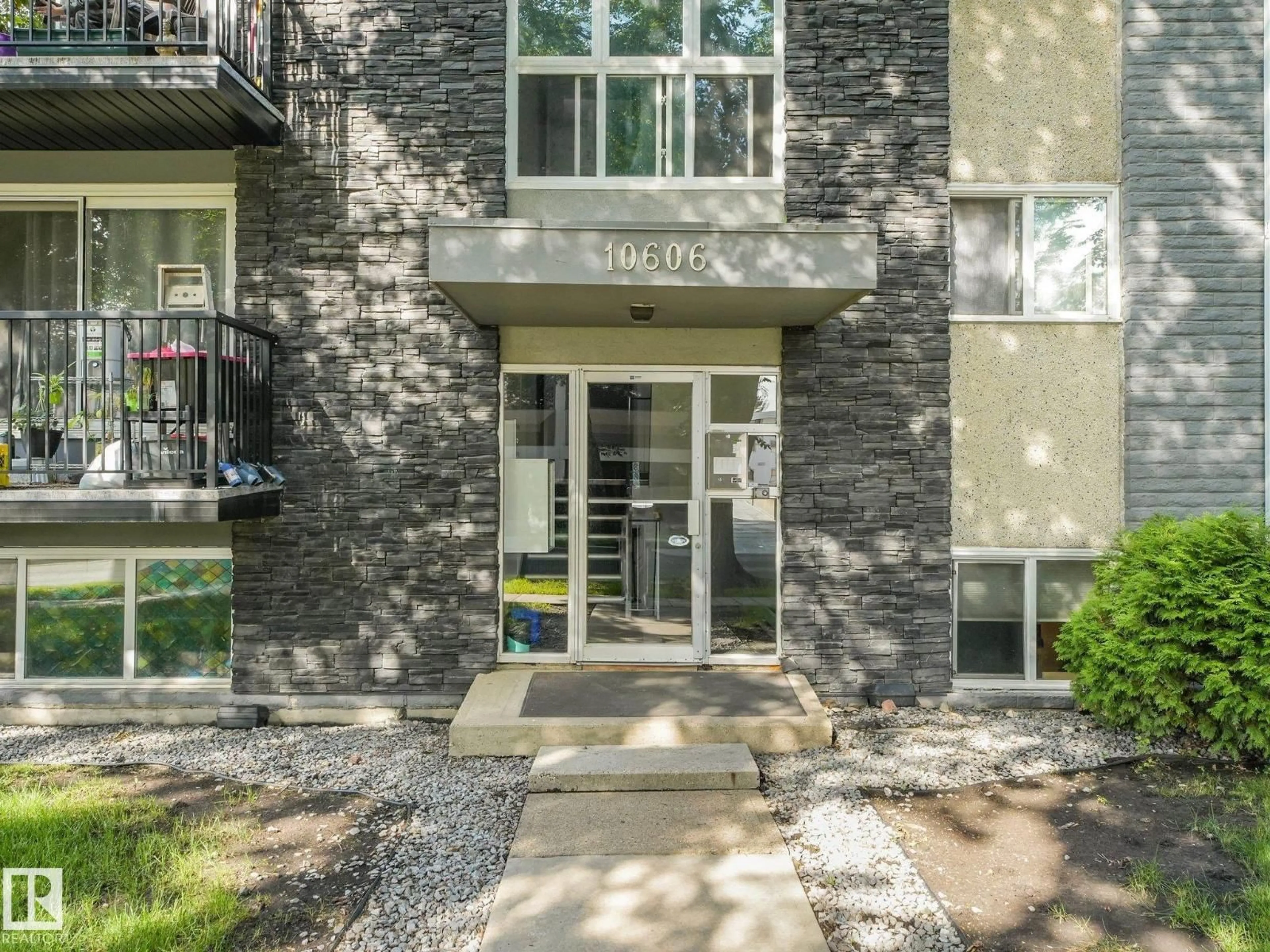 Indoor entryway for 205 - 10606 123 ST, Edmonton Alberta T5N1P2