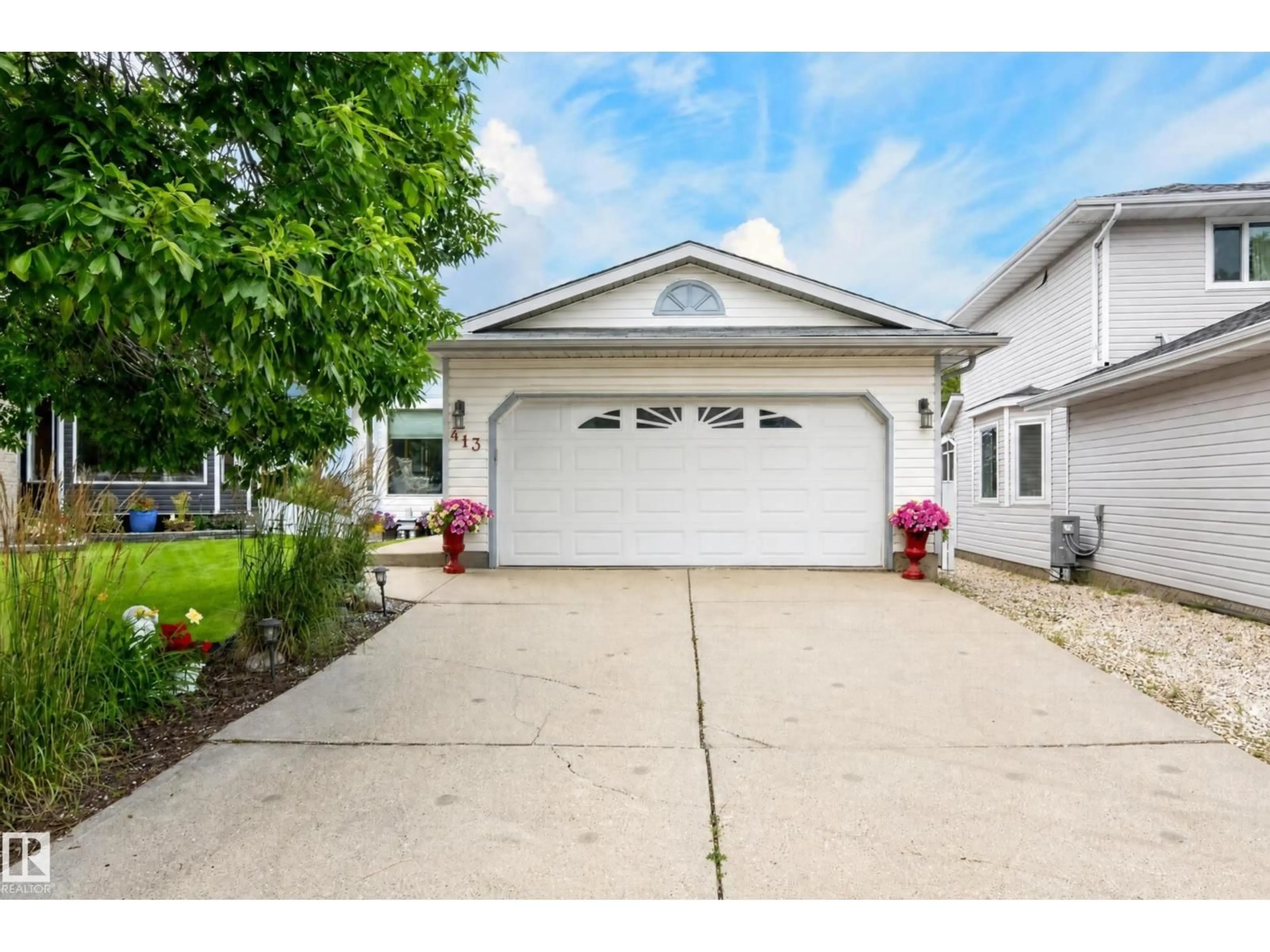 Home with vinyl exterior material, street for 413 DAVENPORT PL, Sherwood Park Alberta T8H1R9