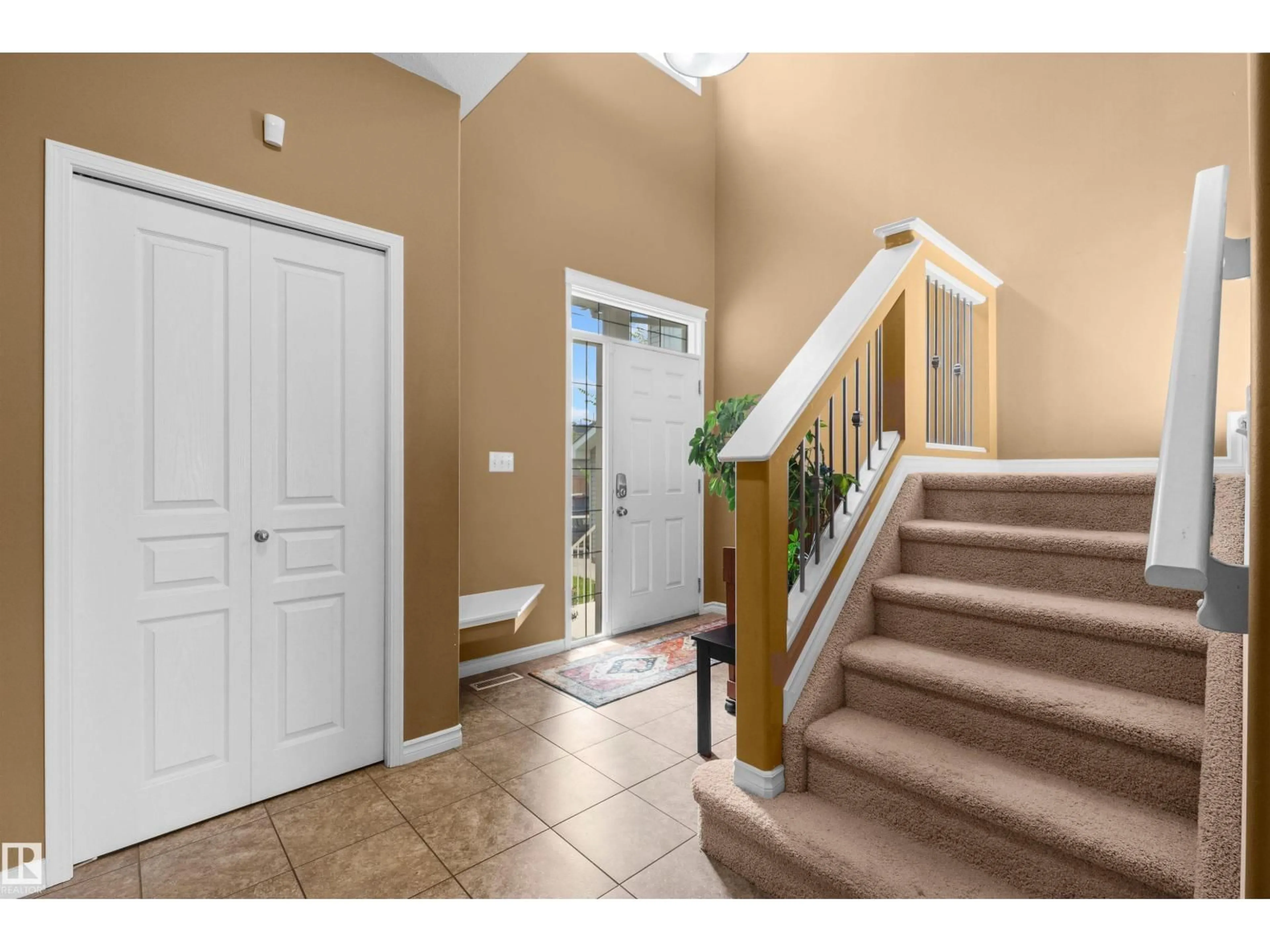 Indoor entryway for 407 BRINTNELL BV, Edmonton Alberta T5Y0G6