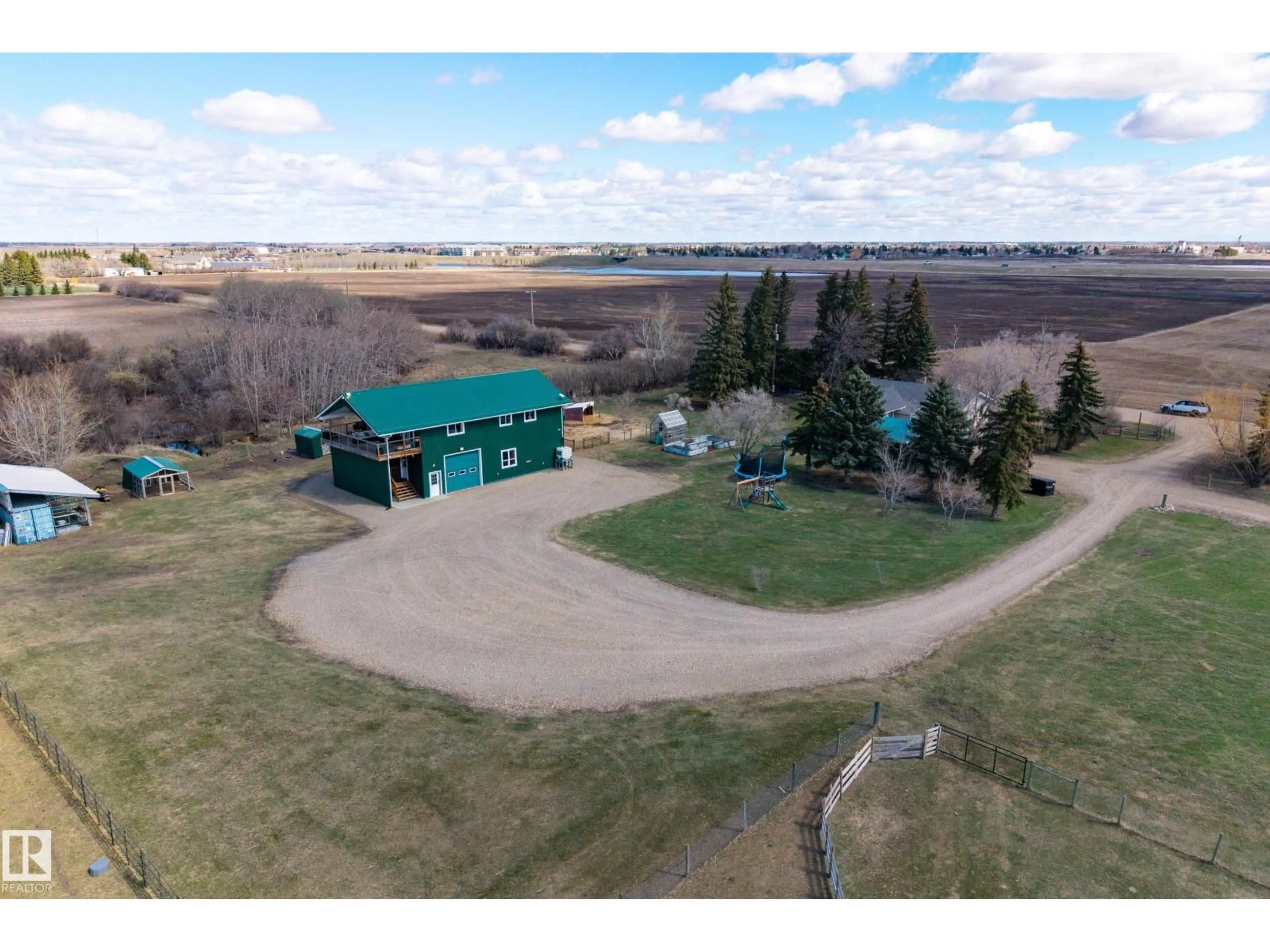 A pic from outside/outdoor area/front of a property/back of a property/a pic from drone, unknown for 55506 RGE ROAD 254, Rural Sturgeon County Alberta T8R1A1