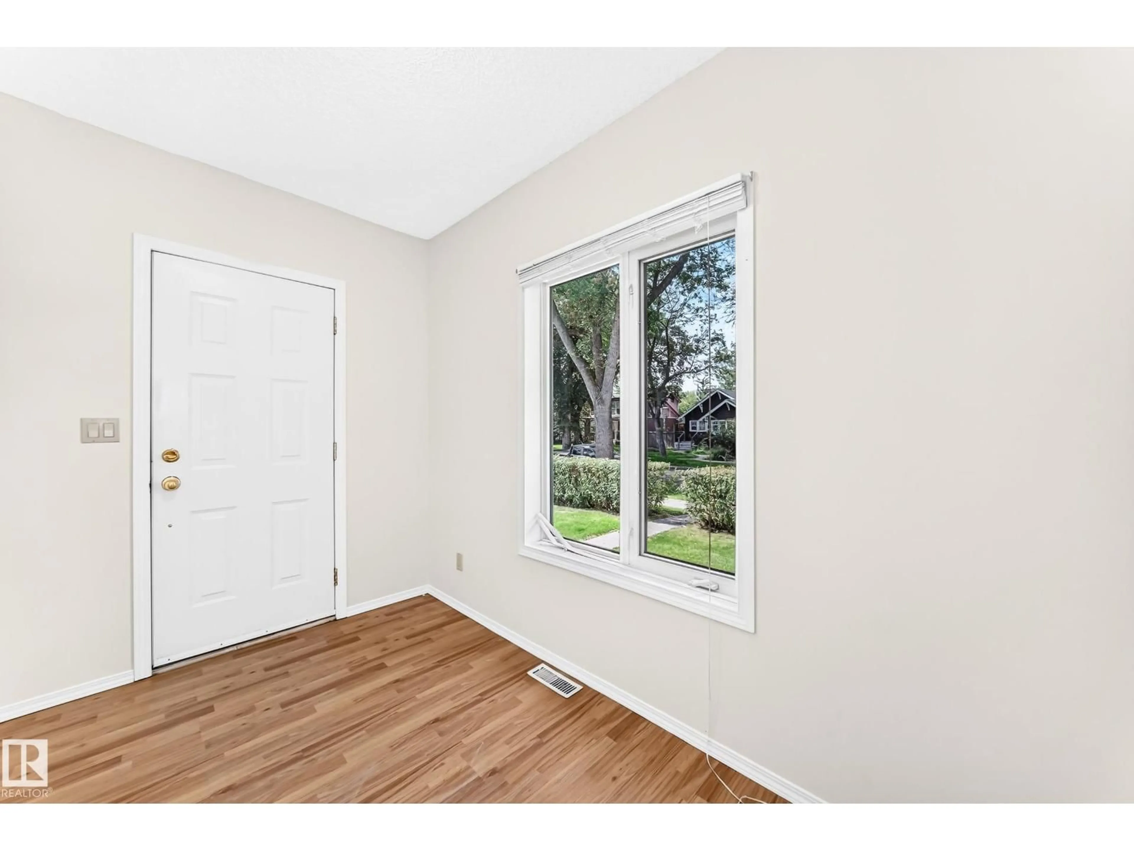 Indoor entryway for NW - 11045 125 ST, Edmonton Alberta T5M0M2