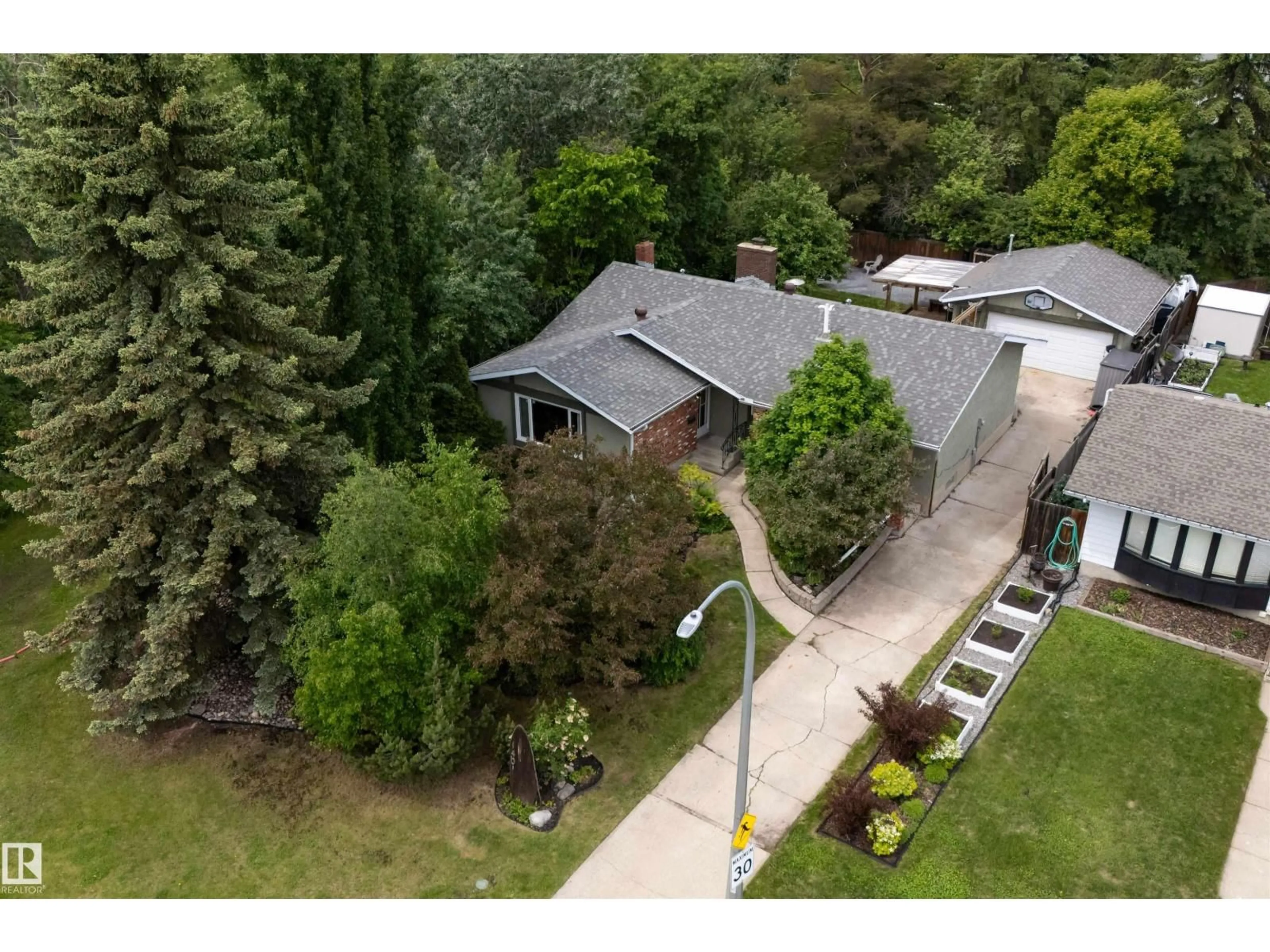 A pic from outside/outdoor area/front of a property/back of a property/a pic from drone, street for 140 GREENGROVE AV, Sherwood Park Alberta T8A3C7