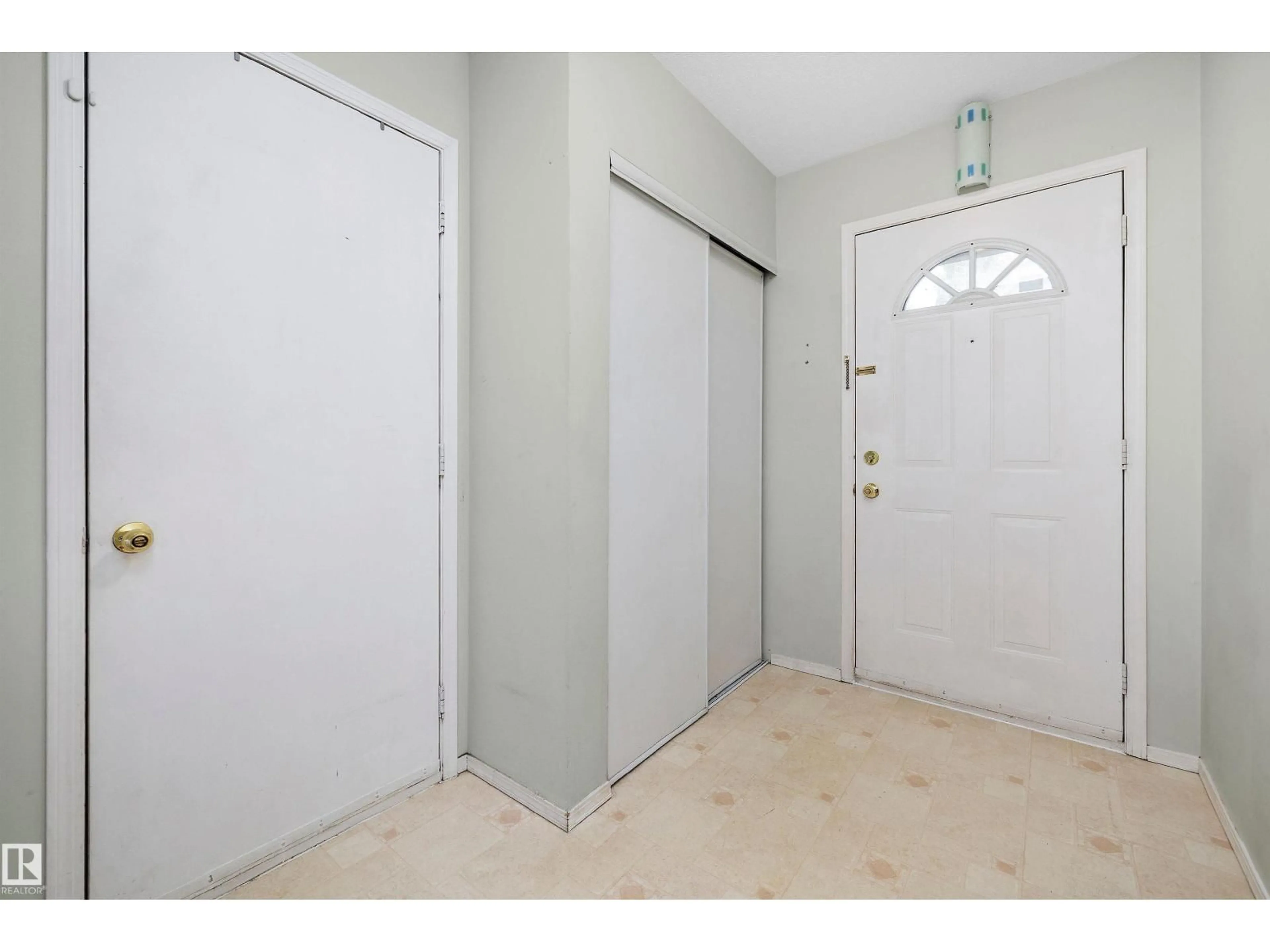 Indoor entryway for 9520 - 29 174 ST NW, Edmonton Alberta T5T5Z3