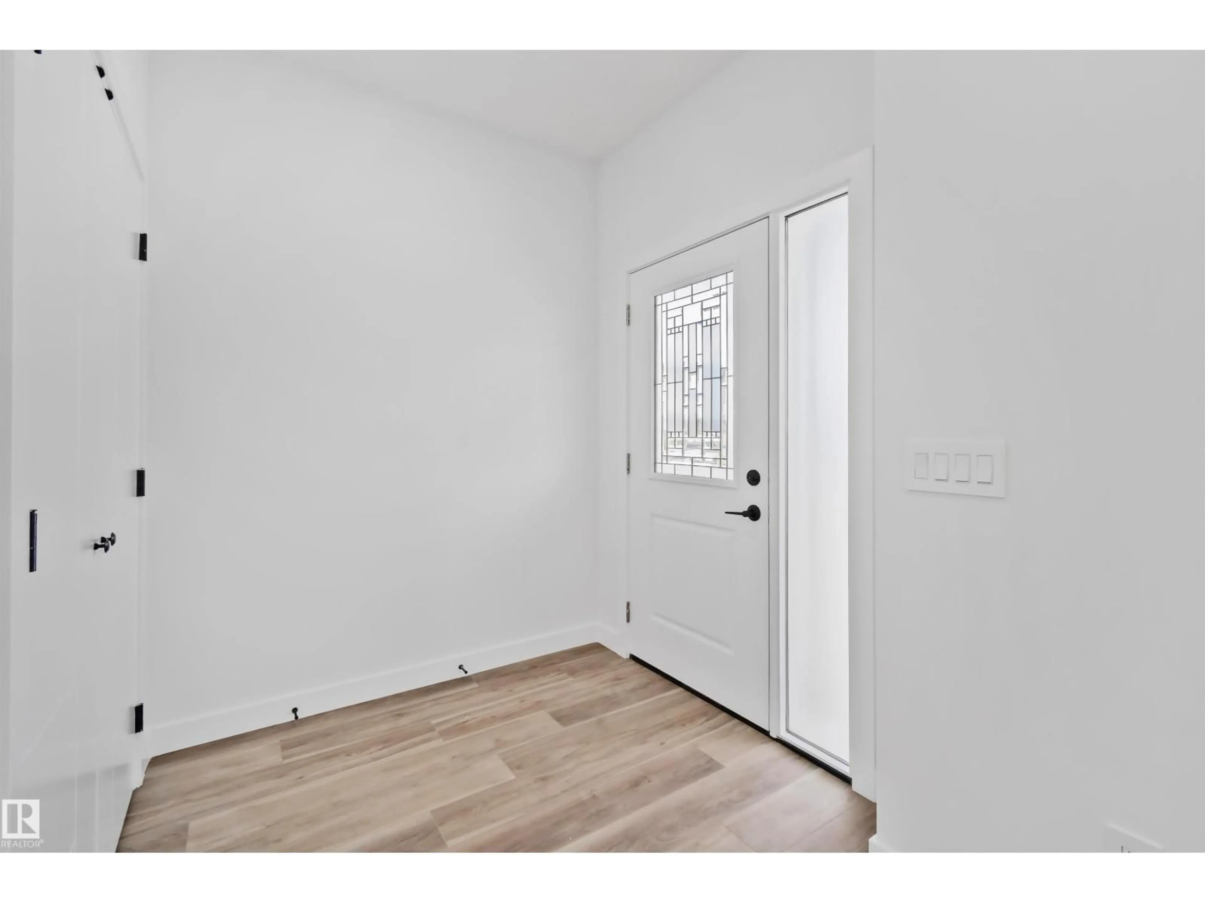 Indoor entryway for 324 ROBERTS WD, Leduc Alberta T9E1P9