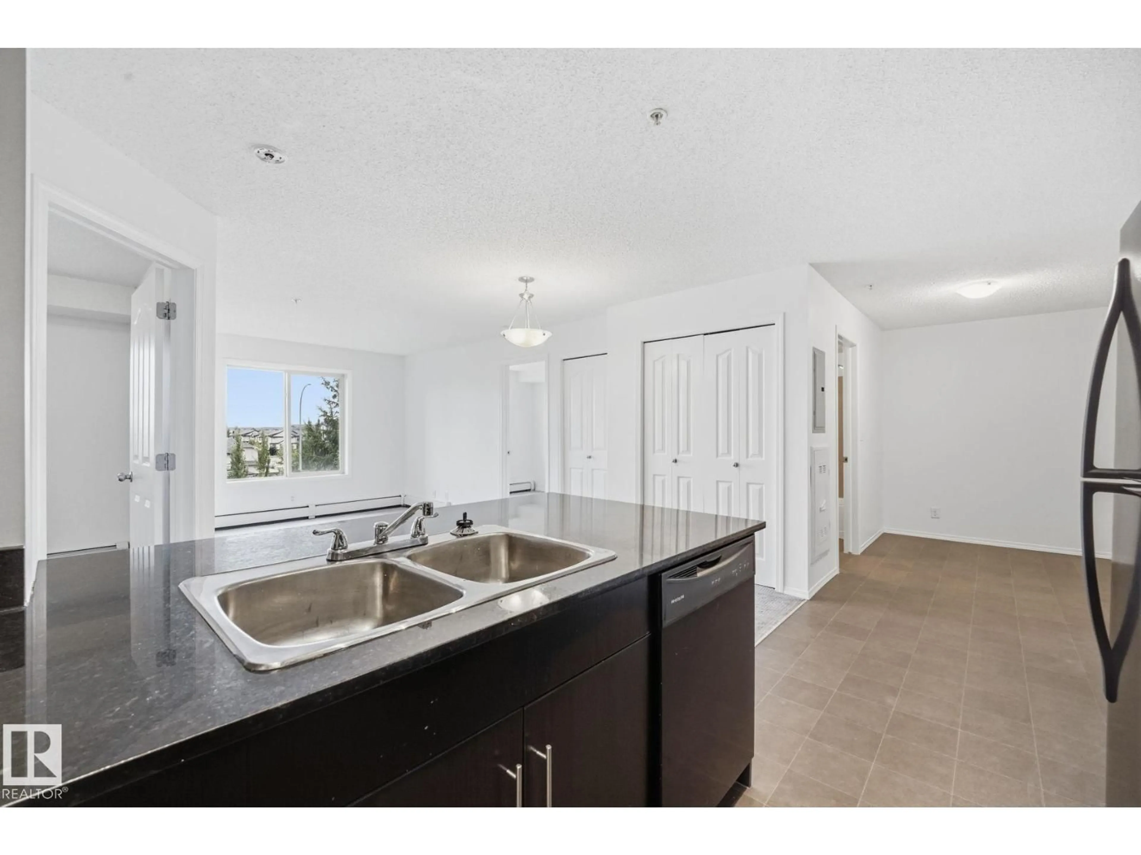 Standard kitchen, unknown for 314 11804 22 AV SW, Edmonton Alberta T6W2A2