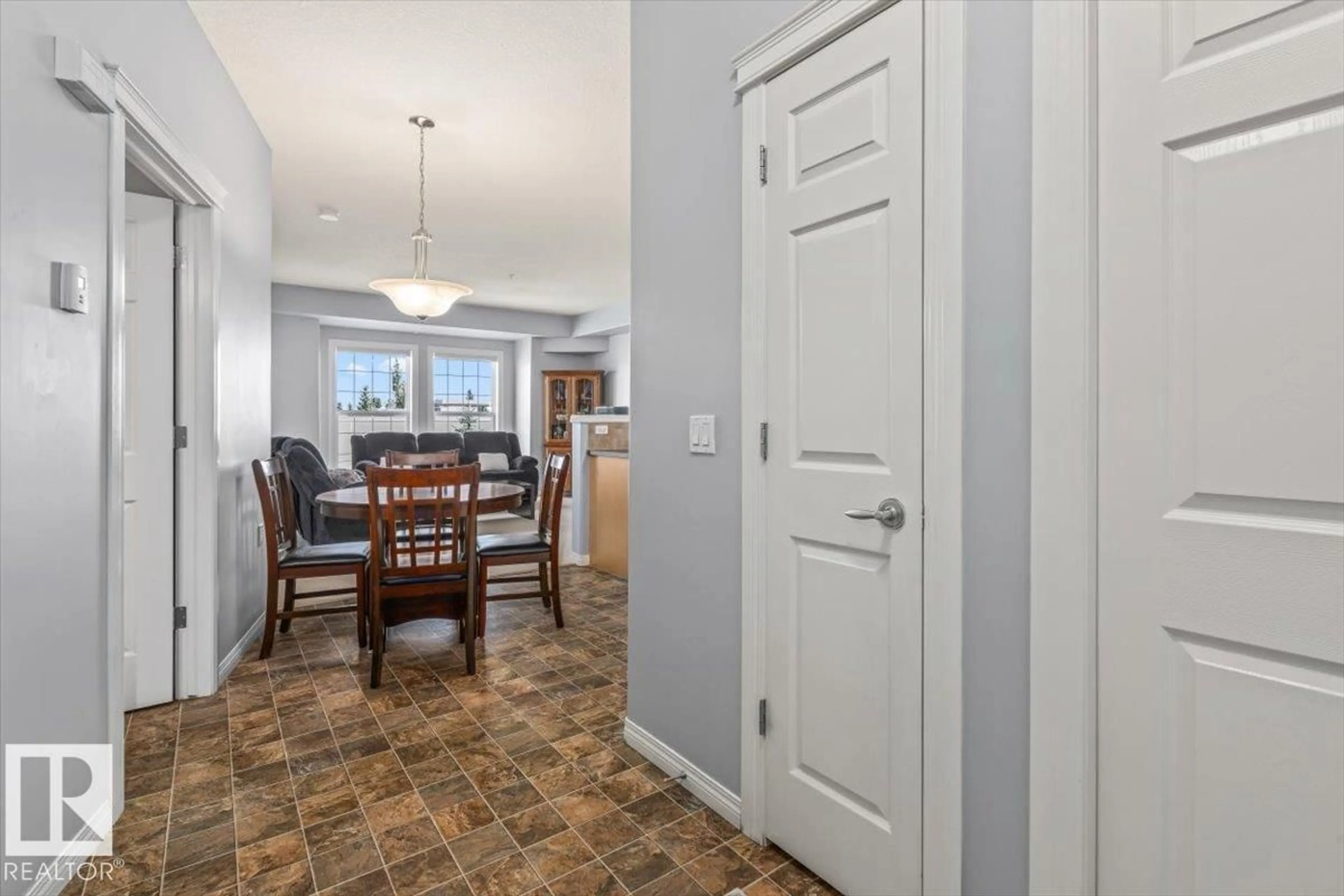 Indoor entryway for 342 INGLEWOOD DR, St. Albert Alberta T8N0B6