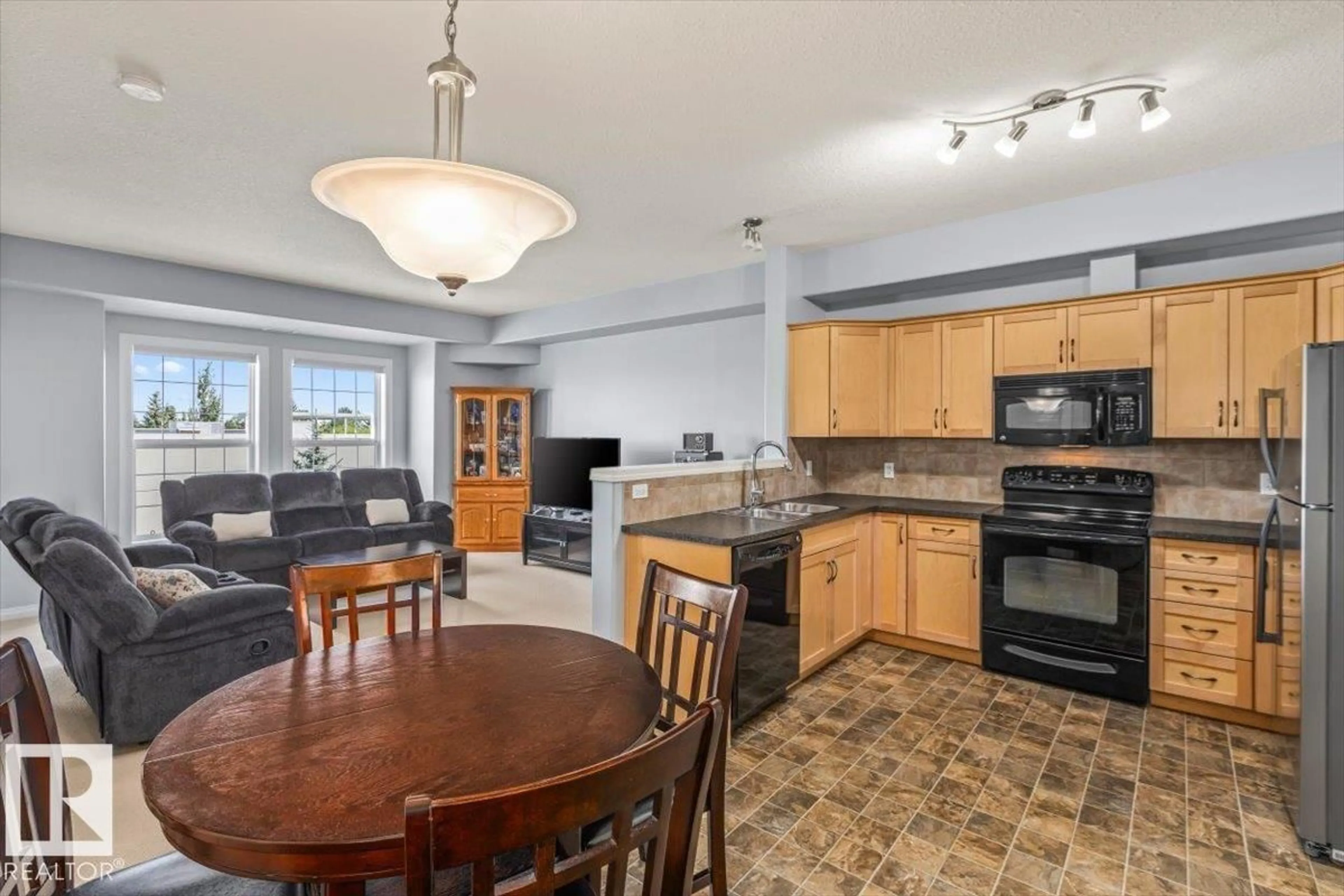 Open concept kitchen, ceramic/tile floor for 342 INGLEWOOD DR, St. Albert Alberta T8N0B6