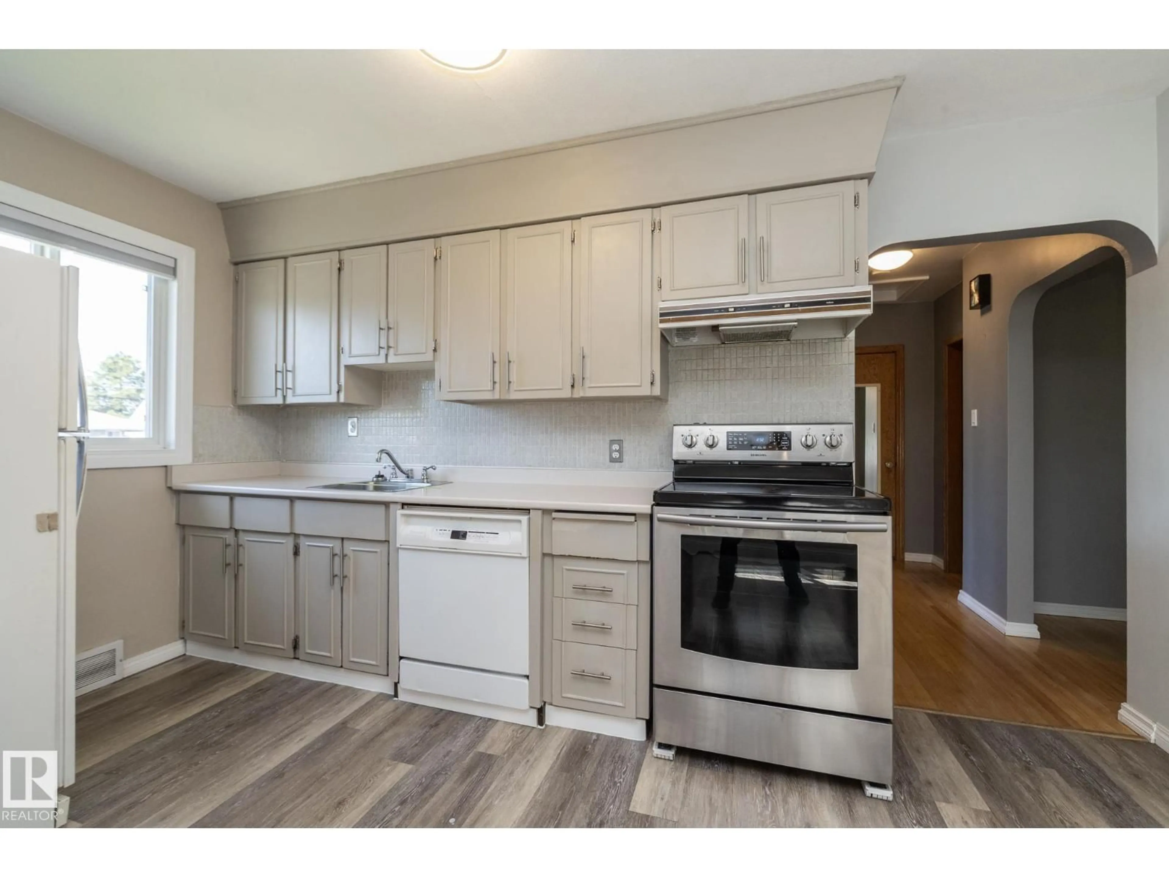 Standard kitchen, wood/laminate floor for 12322 94 ST, Edmonton Alberta T5G1K3