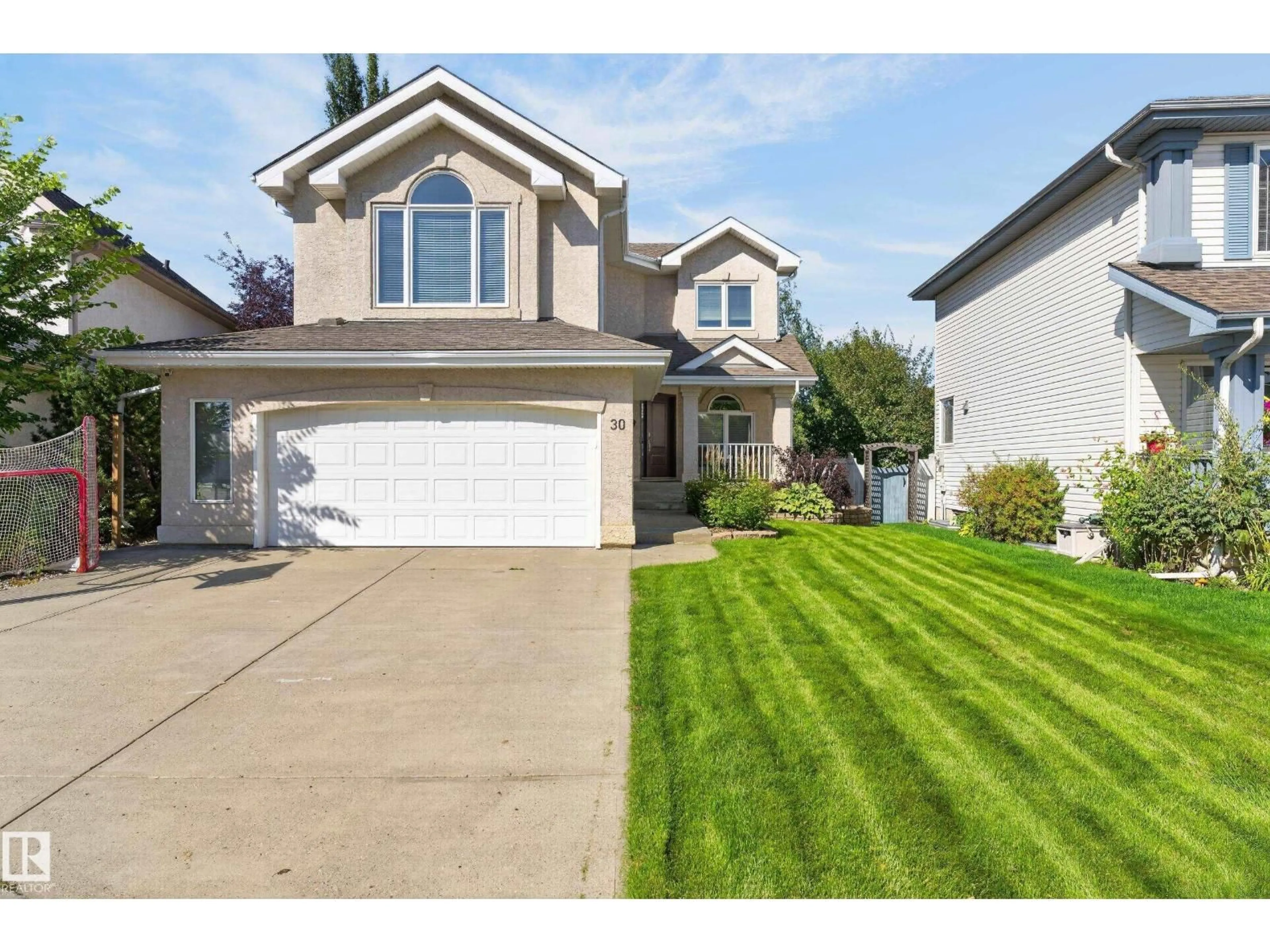 Home with vinyl exterior material, street for 30 HILLCREST PL, St. Albert Alberta T8N6S2
