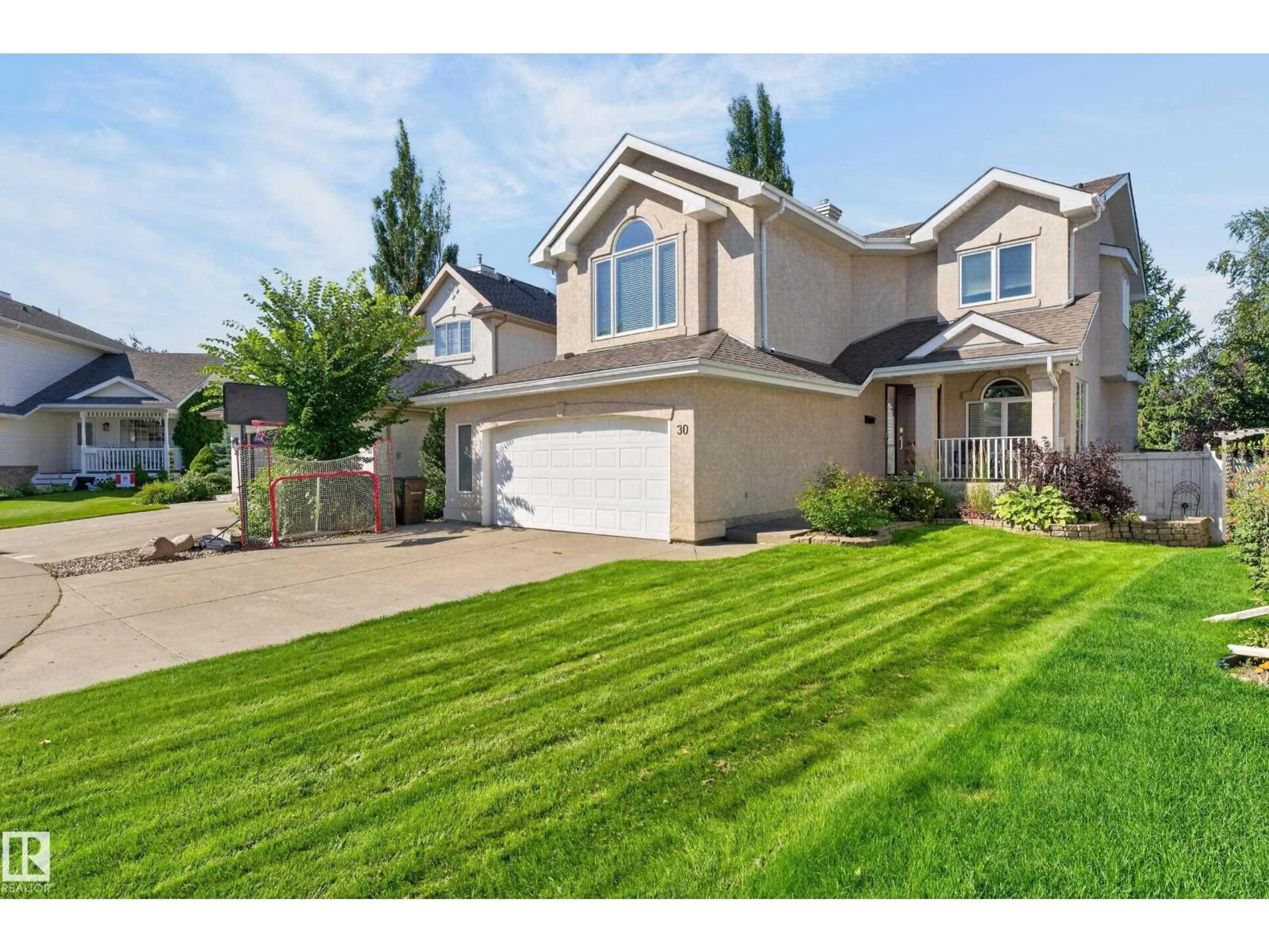 Home with vinyl exterior material, street for 30 HILLCREST PL, St. Albert Alberta T8N6S2