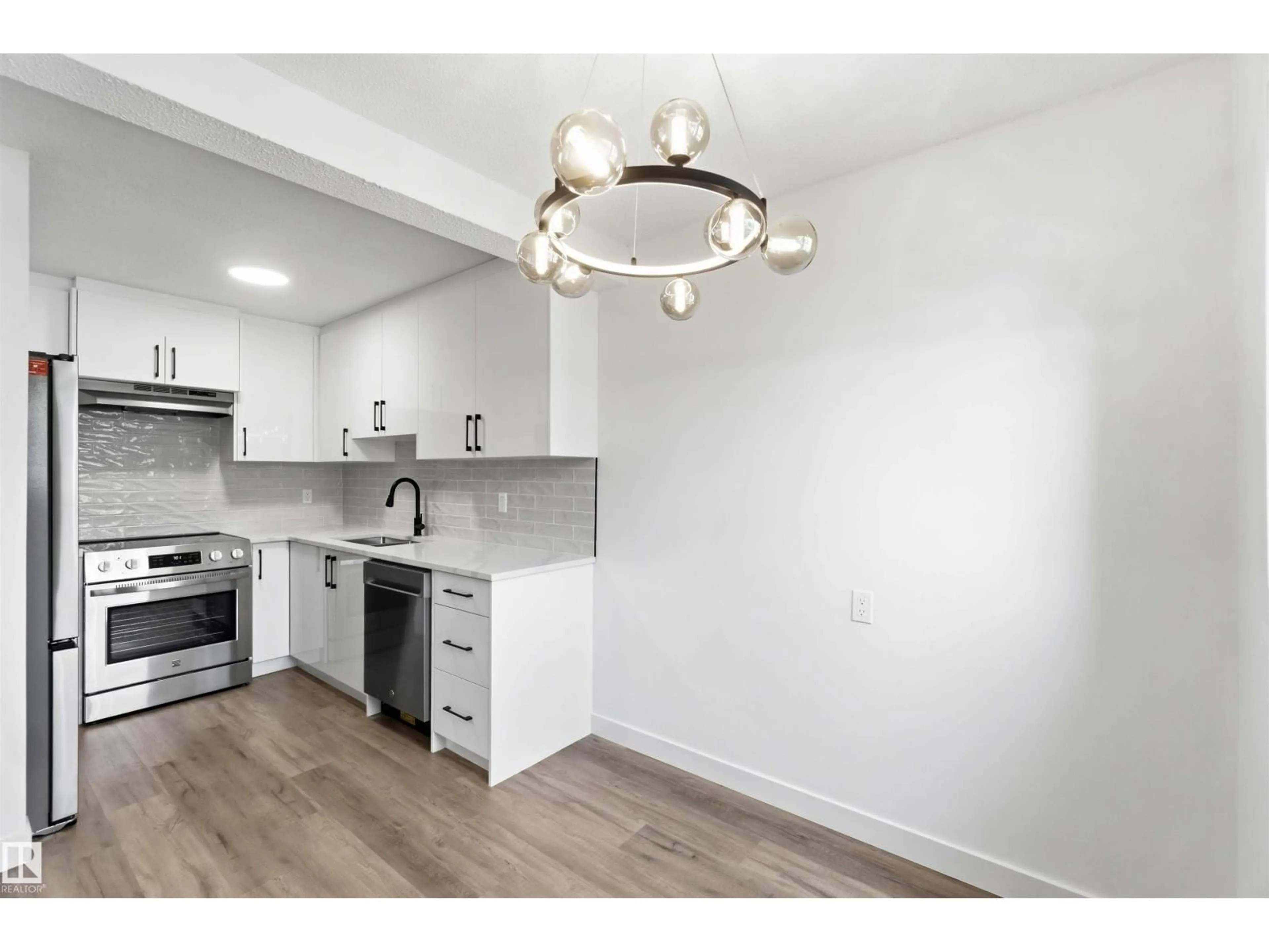Standard kitchen, unknown for 350 CLAREVIEW RD, Edmonton Alberta T5A4G6