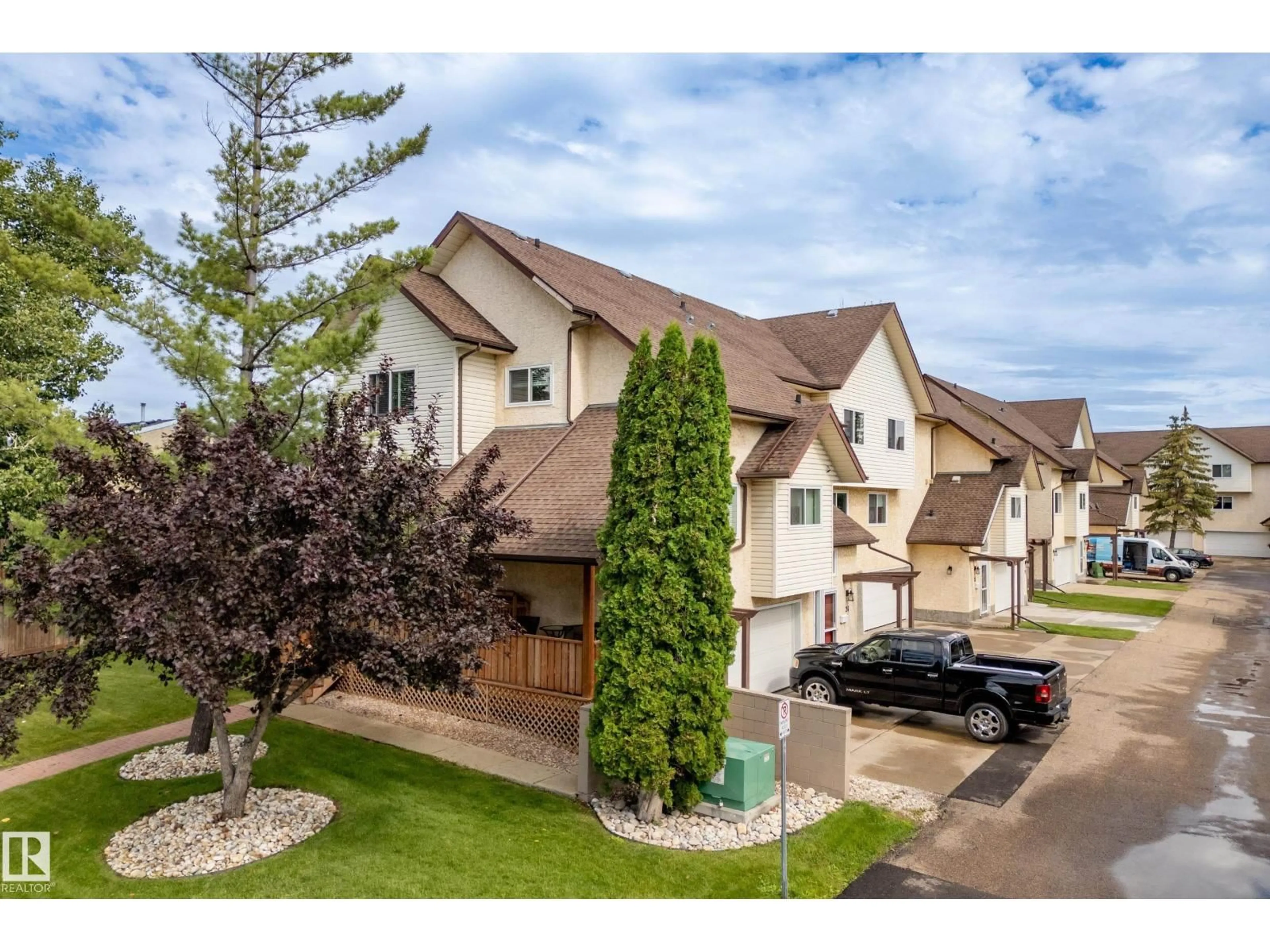 A pic from outside/outdoor area/front of a property/back of a property/a pic from drone, street for 25 - 3811 85 ST, Edmonton Alberta T6K4C7