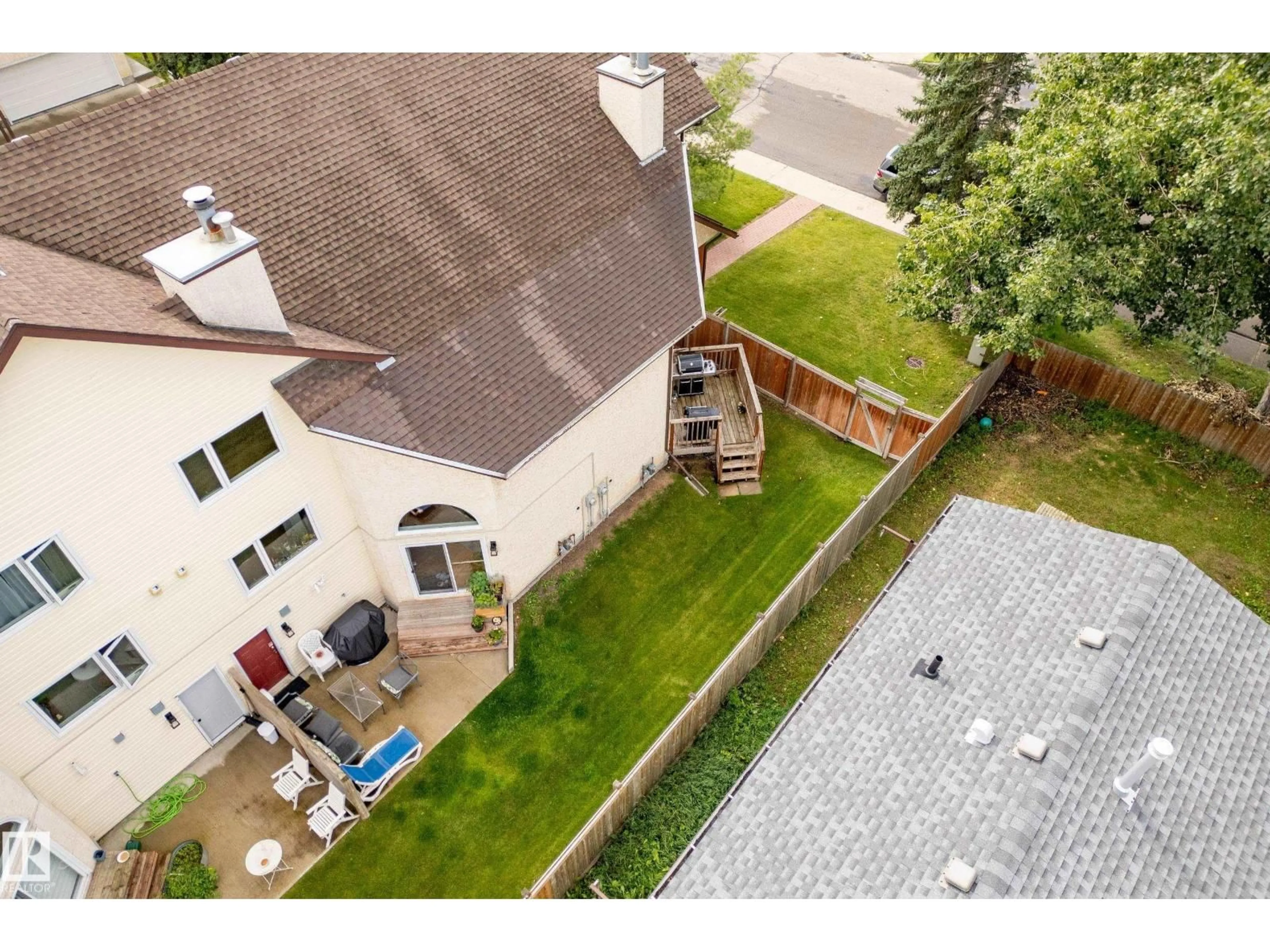A pic from outside/outdoor area/front of a property/back of a property/a pic from drone, unknown for 25 - 3811 85 ST, Edmonton Alberta T6K4C7