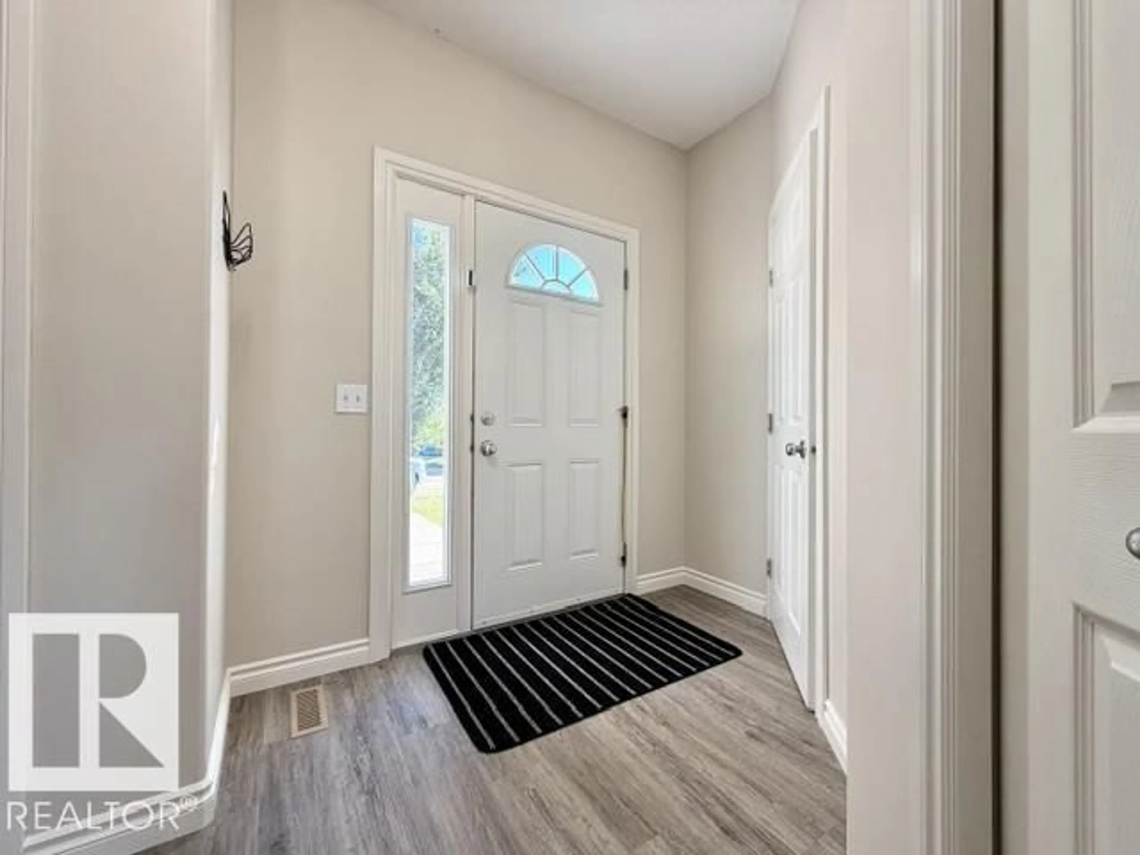 Indoor entryway for #8 - 4702 57 AV, Wetaskiwin Alberta T9A3S9