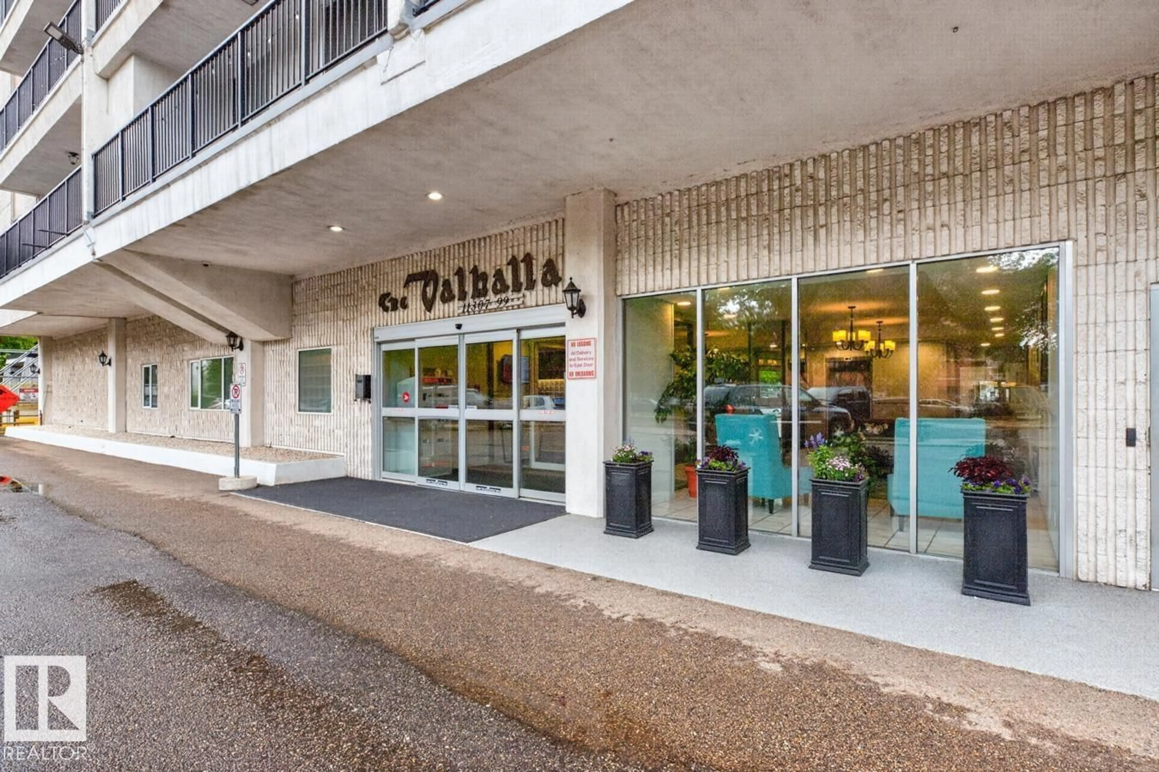 Patio, building for #306 - 11307 99 AV, Edmonton Alberta T5K0H2