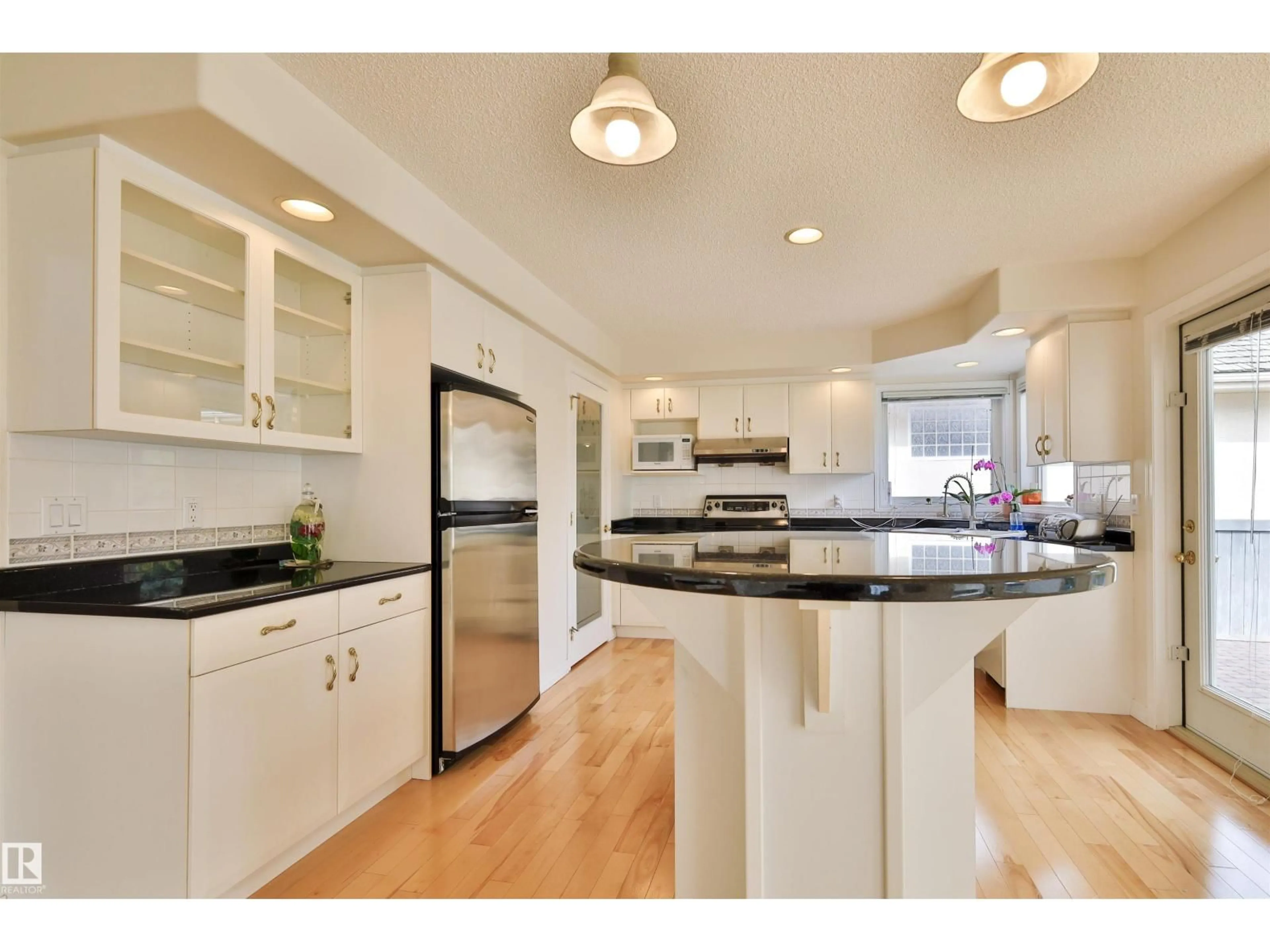 Open concept kitchen, unknown for 237 DARLINGTON CR, Edmonton Alberta T6M2T1