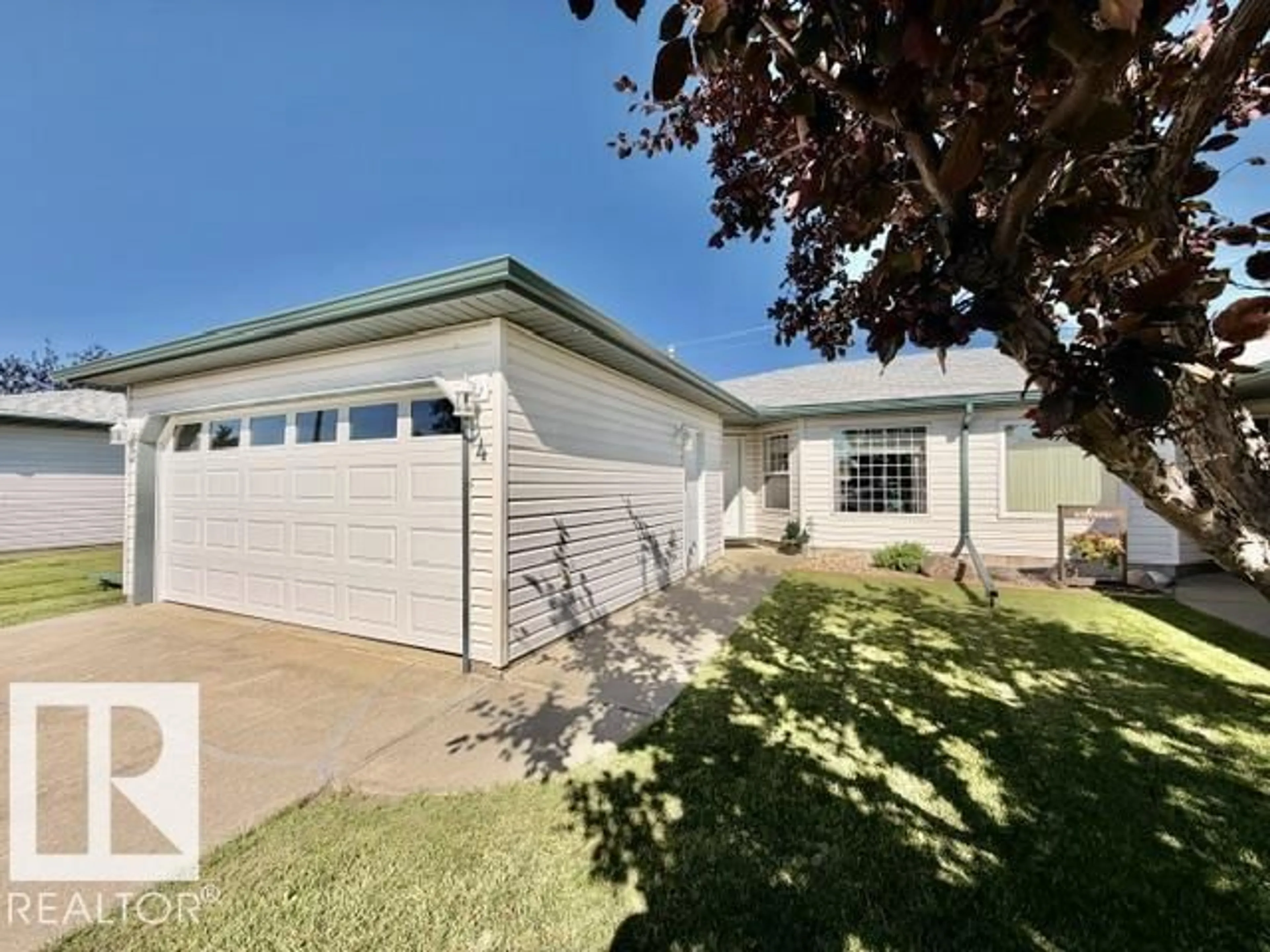 Home with vinyl exterior material, street for #4 - 5714 50 ST, Wetaskiwin Alberta T9A3R3