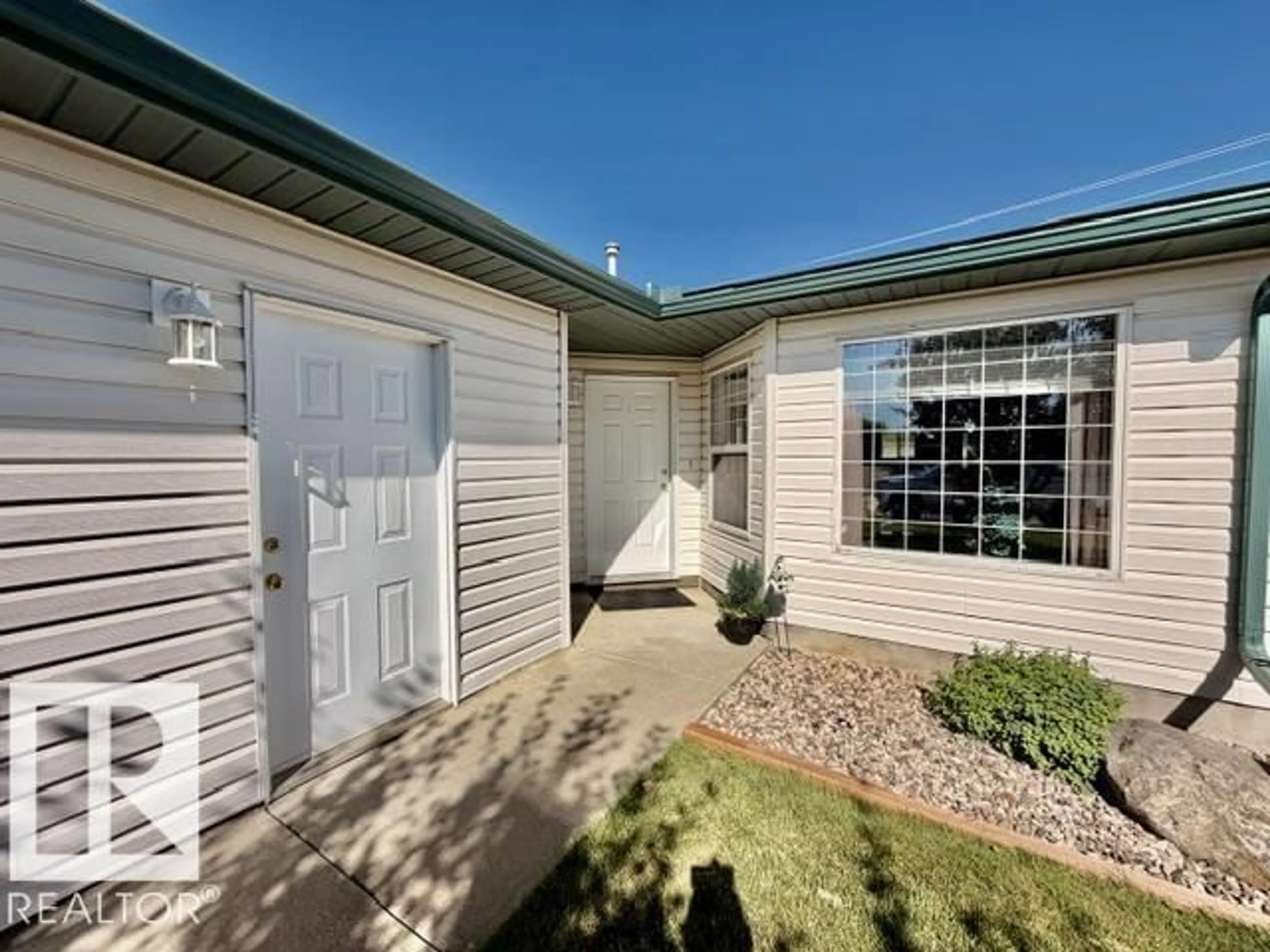 Home with vinyl exterior material, street for #4 - 5714 50 ST, Wetaskiwin Alberta T9A3R3