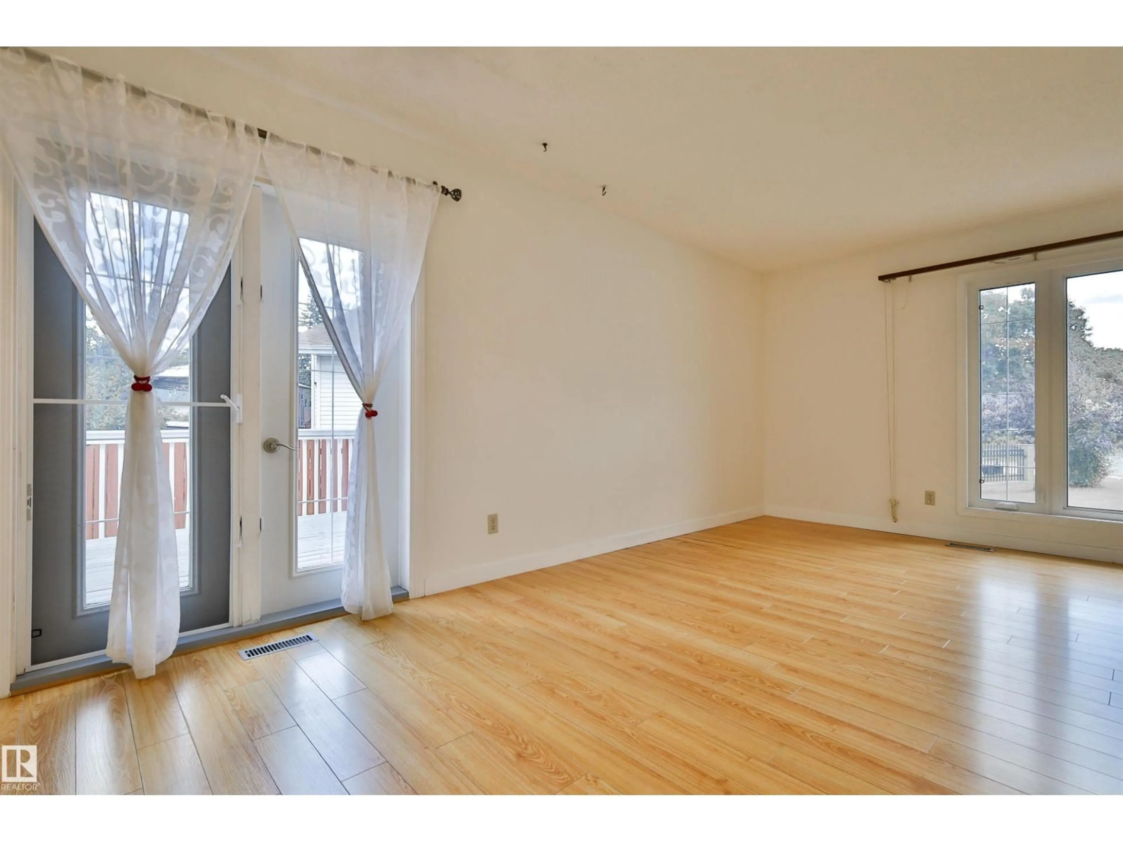 A pic of a room for 12229 39 ST, Edmonton Alberta T5W2K2