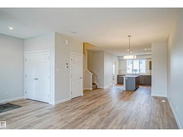NW - 21148 25 AV, Edmonton 4