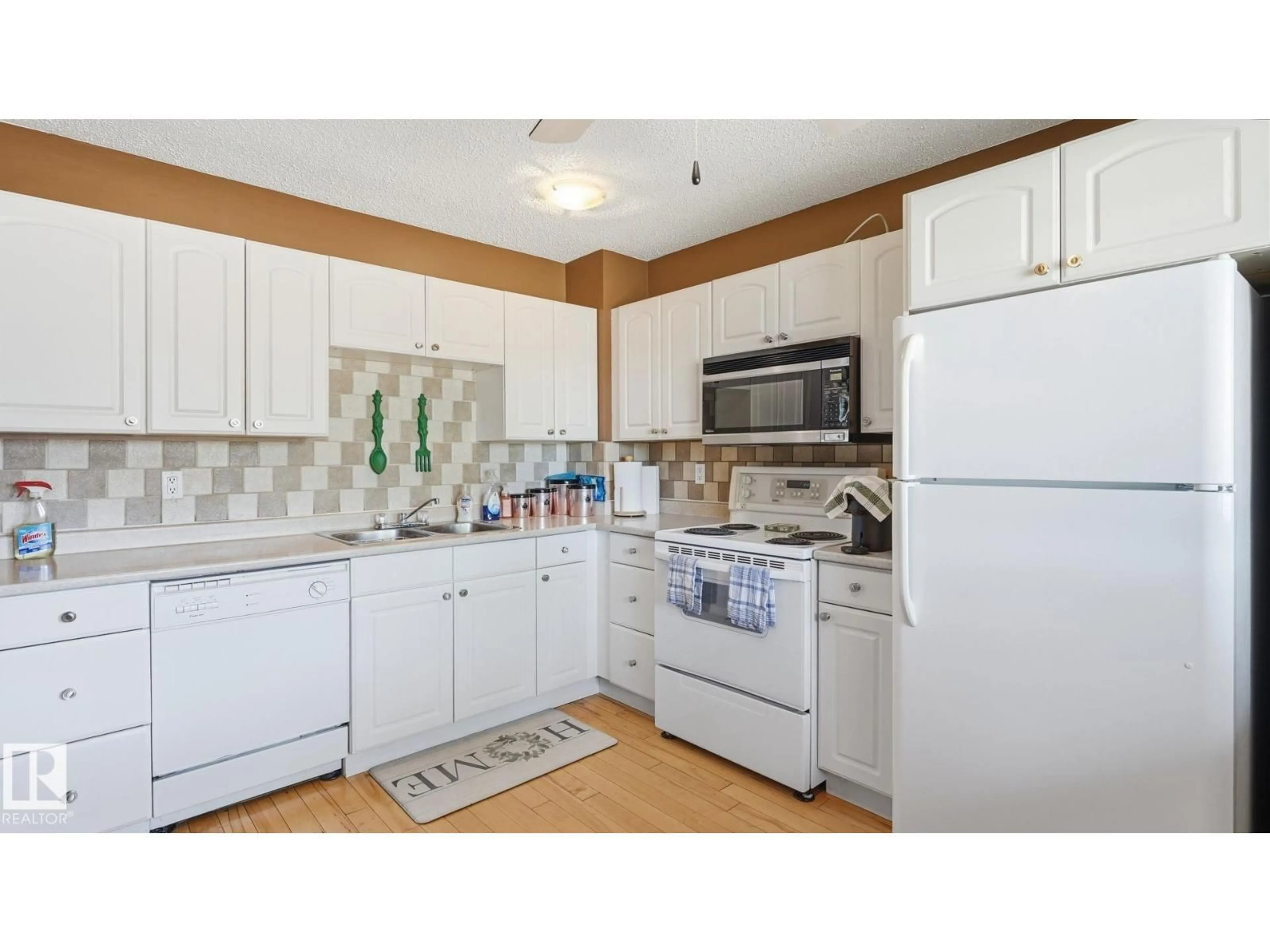 Standard kitchen, unknown for 717 VILLAGE DR, Sherwood Park Alberta T8A4H9