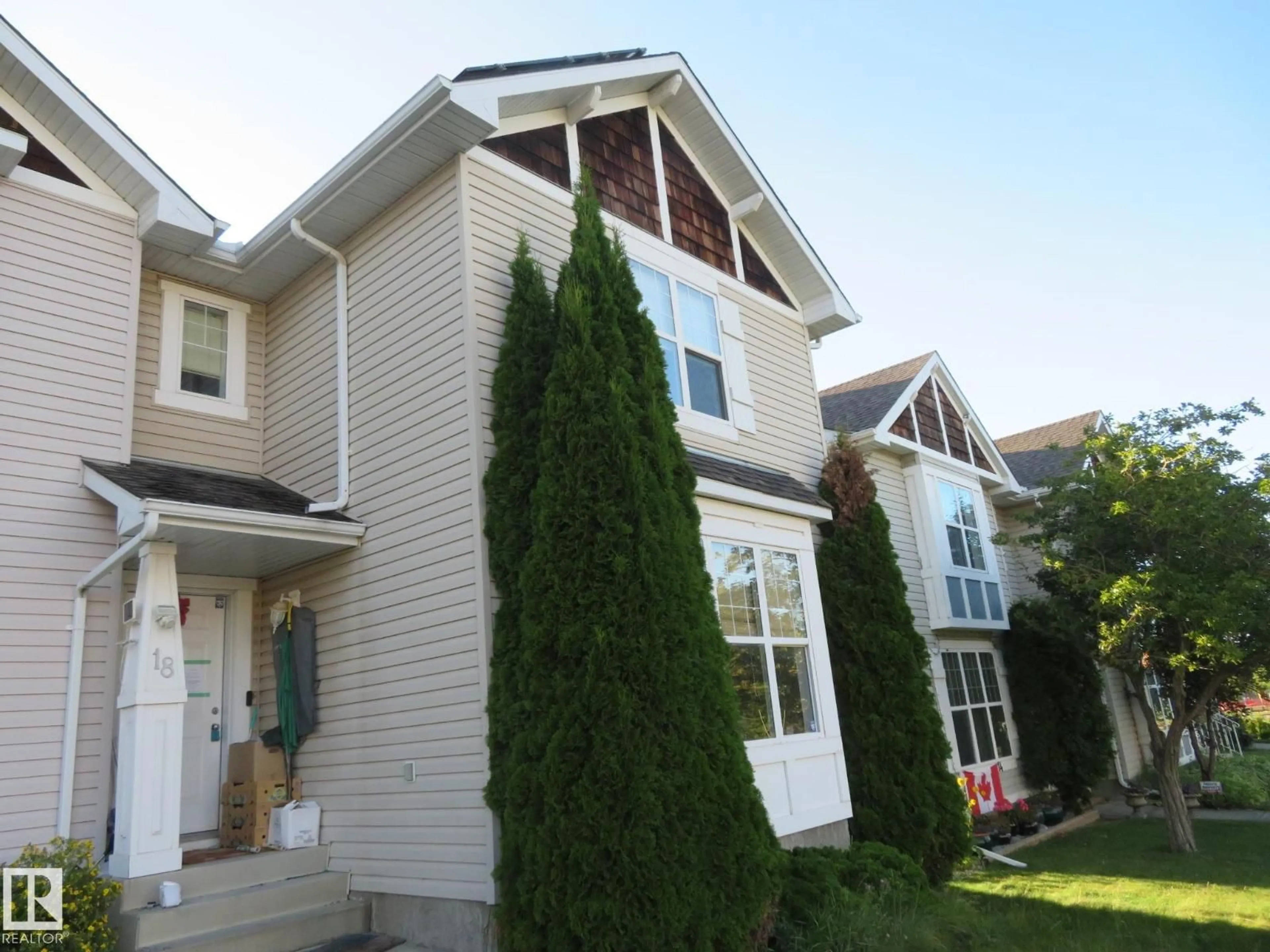 Home with vinyl exterior material, street for 18 CONNOR LN, Sherwood Park Alberta T8H2L5