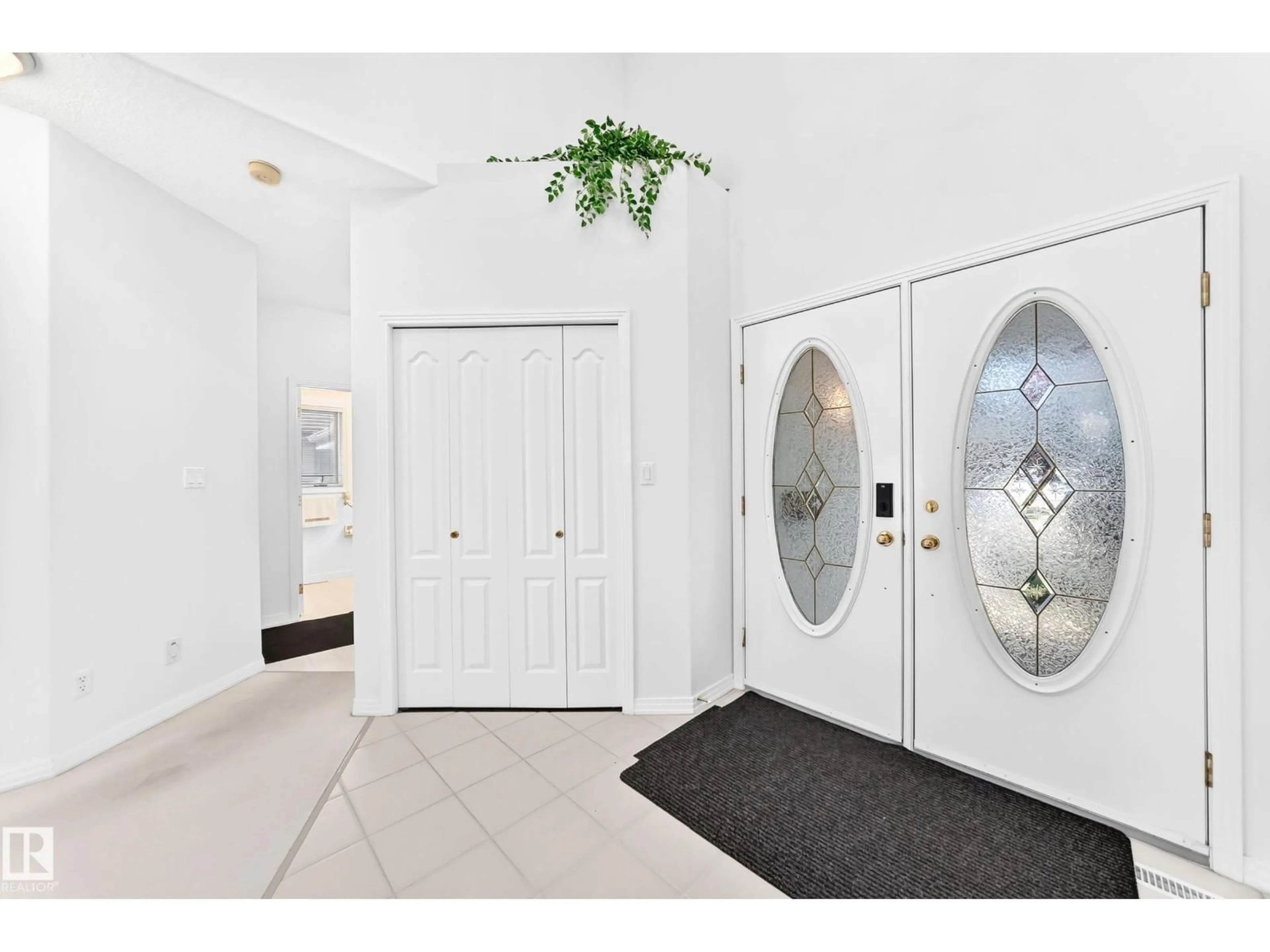 Indoor entryway for 209 CARMICHAEL CL, Edmonton Alberta T6R2K6