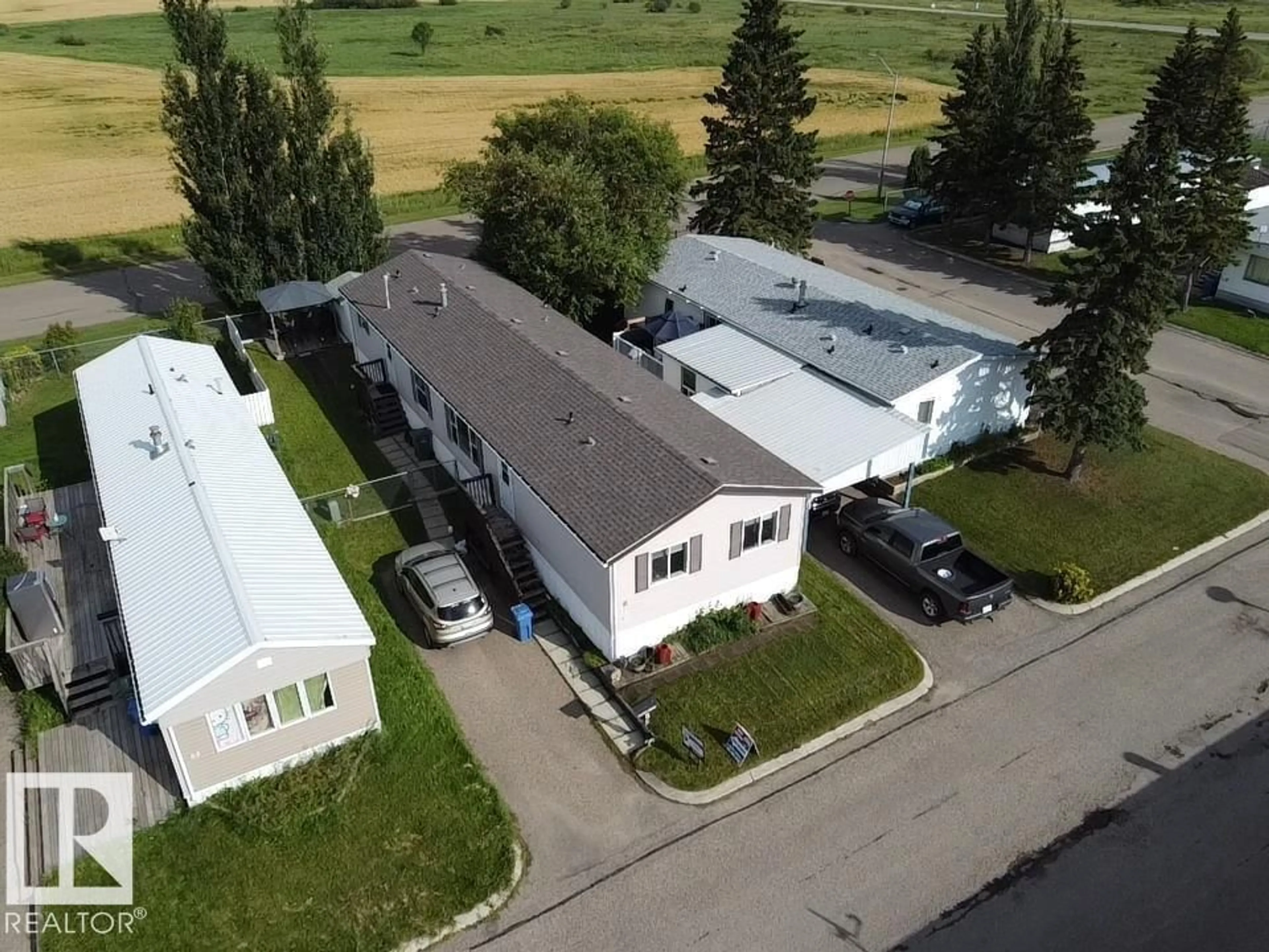 A pic from outside/outdoor area/front of a property/back of a property/a pic from drone, unknown for #56 - 4202 45 ST, Wetaskiwin Alberta T9A2L3