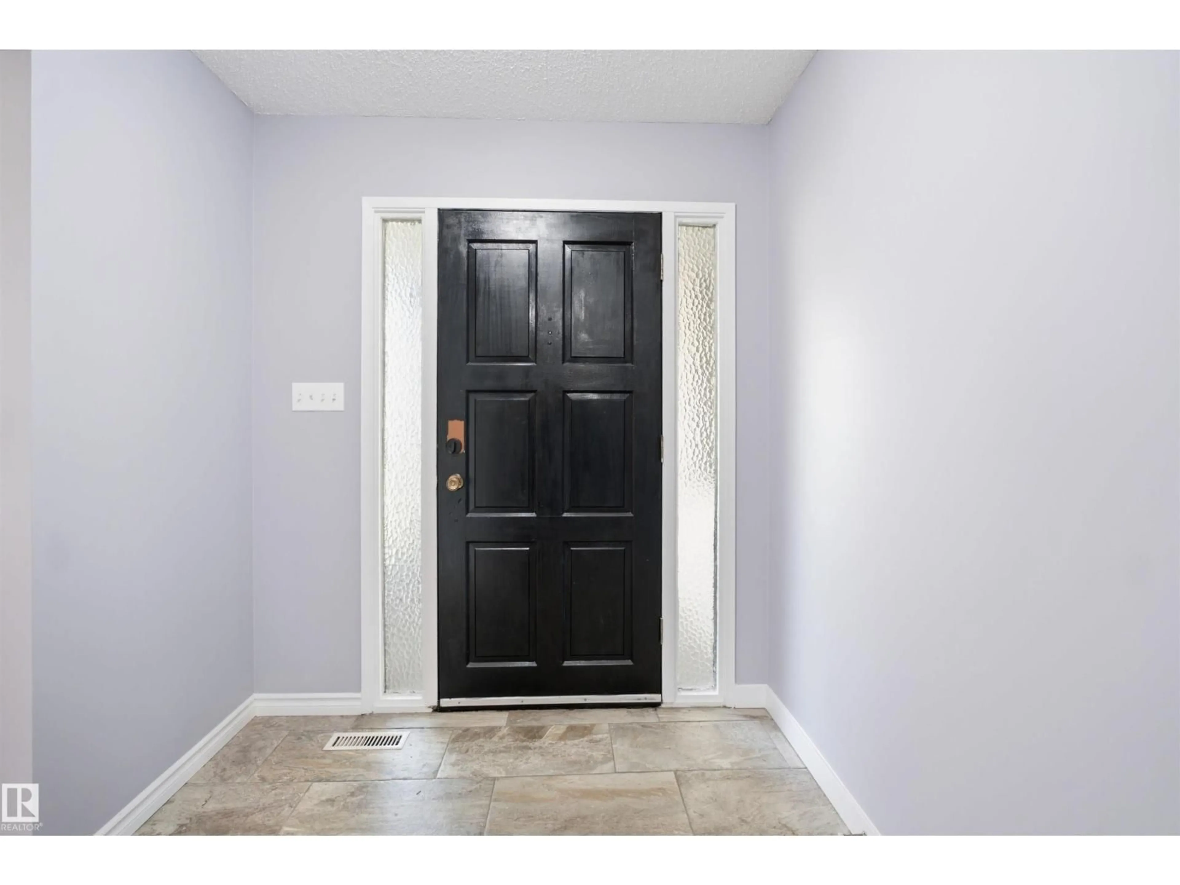 Indoor entryway for 3432 HILL VIEW CR, Edmonton Alberta T6L1P5