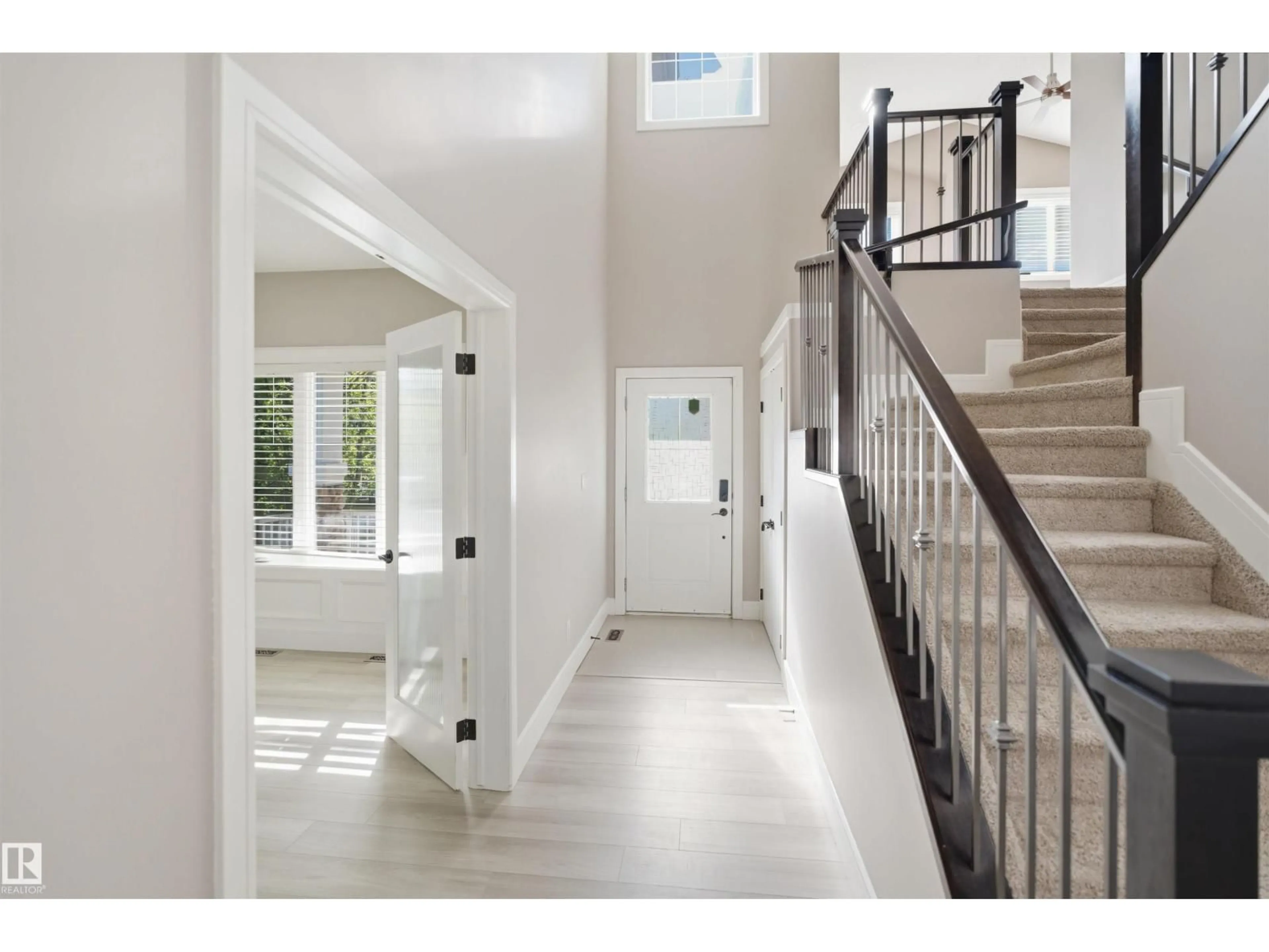 Indoor entryway for 2256 CAMERON RAVINE CO, Edmonton Alberta T6M0L9