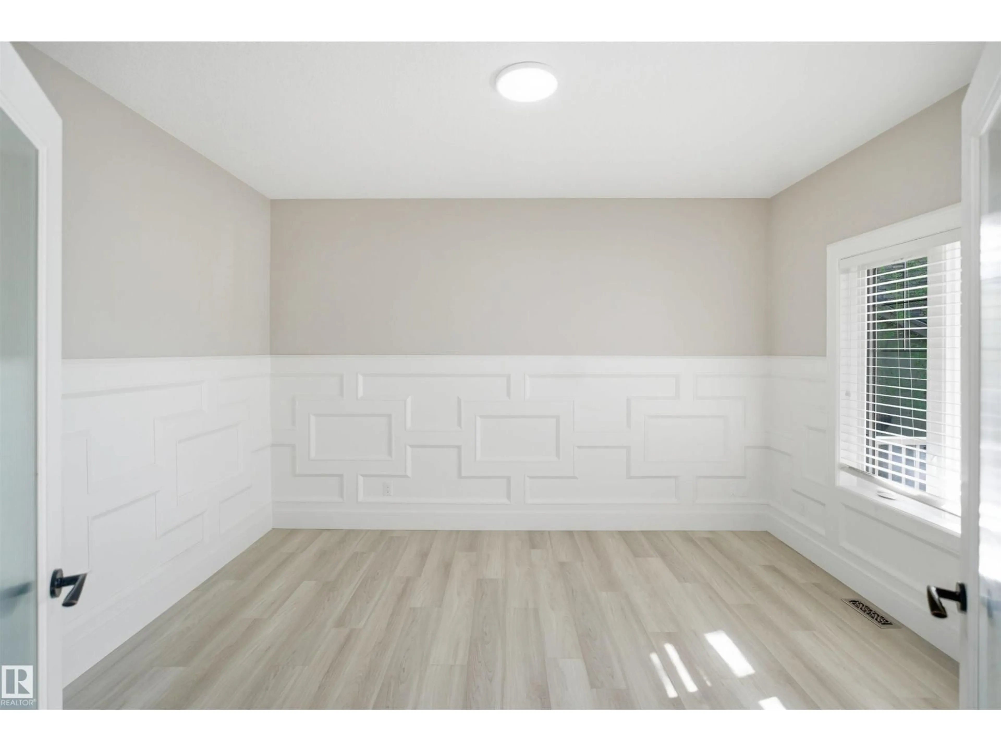 A pic of a room for 2256 CAMERON RAVINE CO, Edmonton Alberta T6M0L9