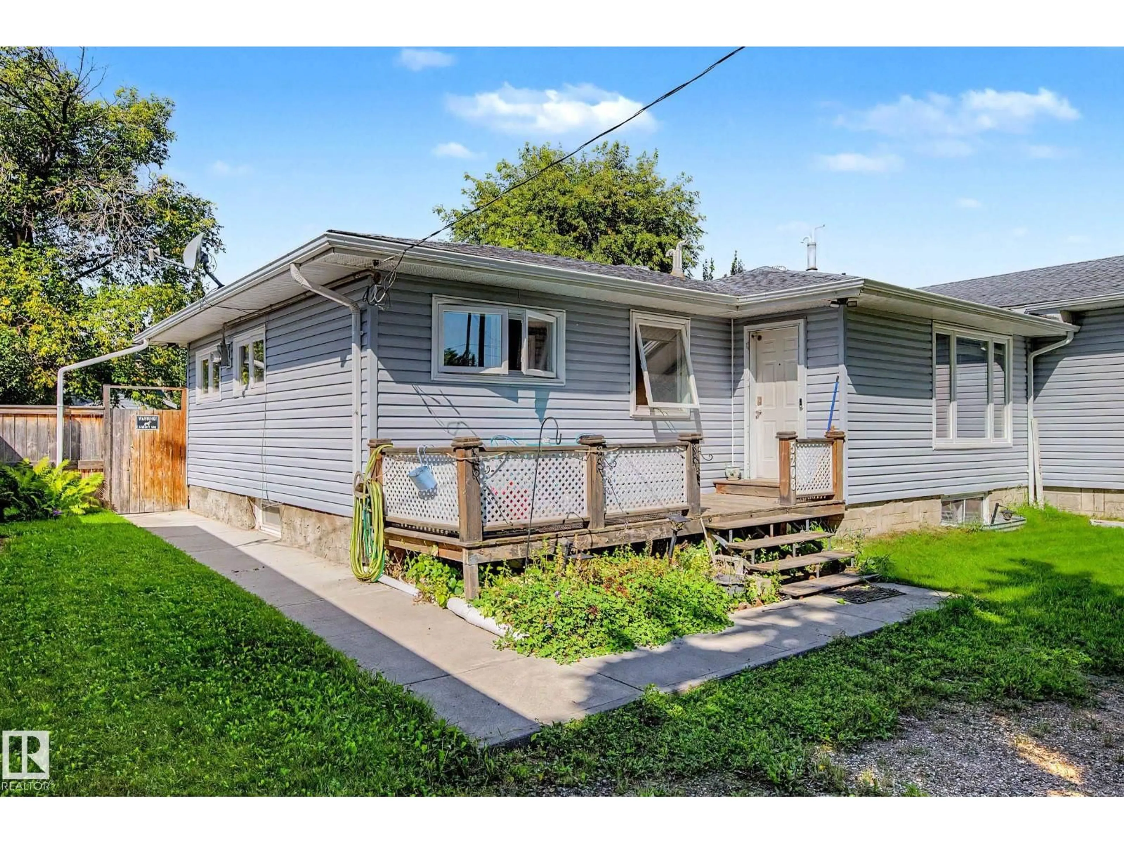 Home with vinyl exterior material, street for 5208 51 ST, Millet Alberta T0C1Z0