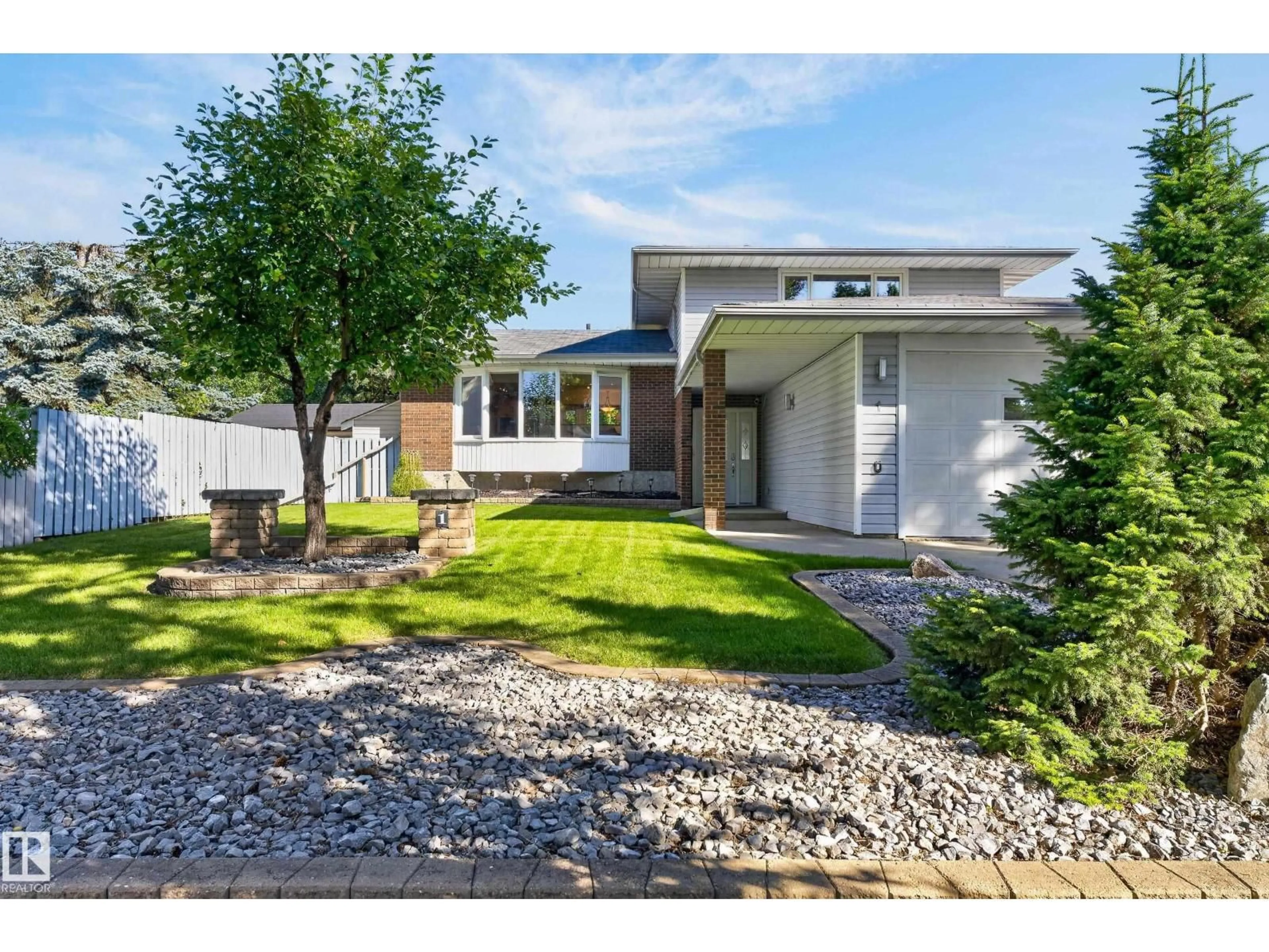 Home with vinyl exterior material, street for 1 GEORGIA PL, St. Albert Alberta T8N1R6