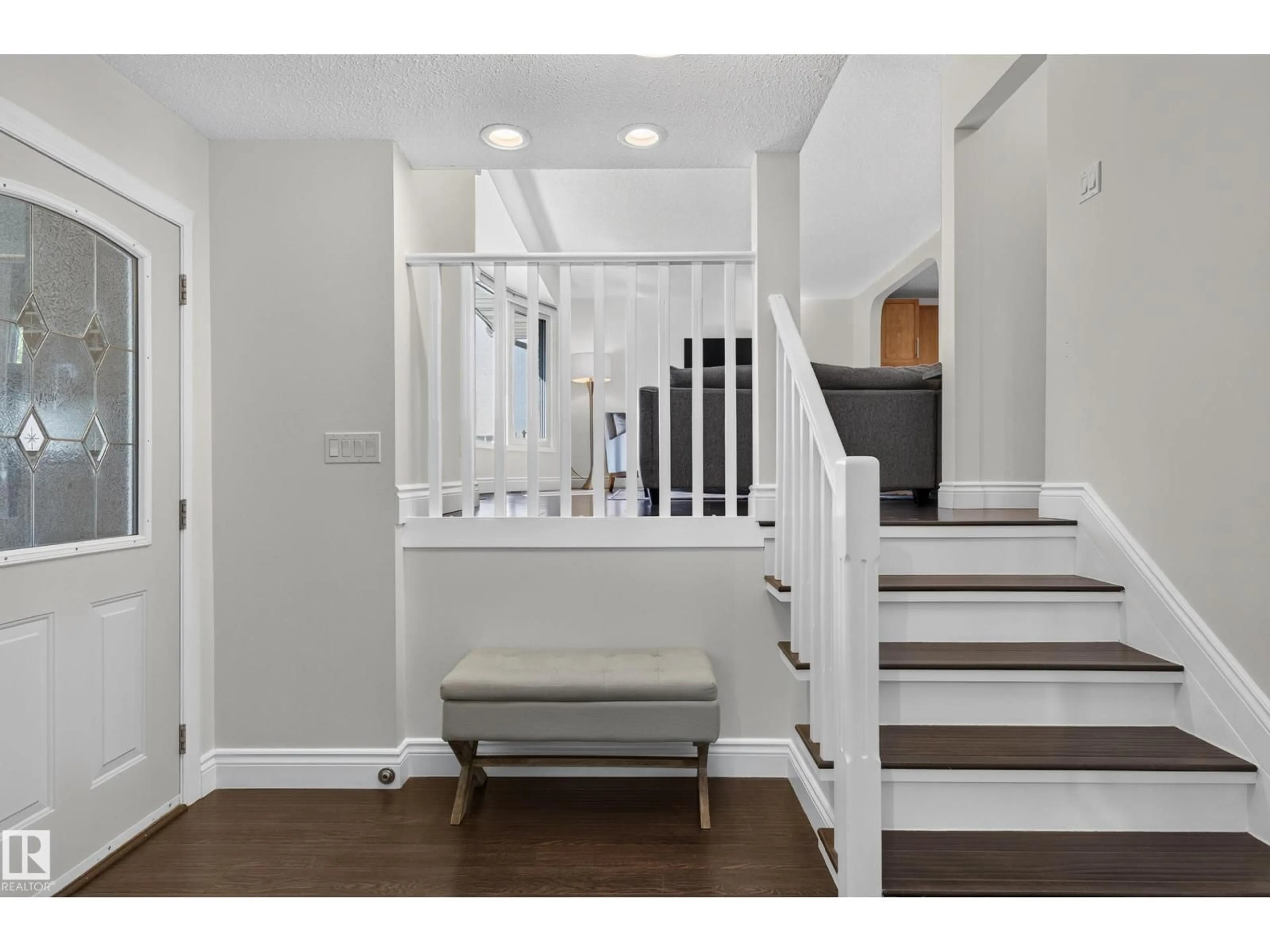 Indoor entryway for 1 GEORGIA PL, St. Albert Alberta T8N1R6
