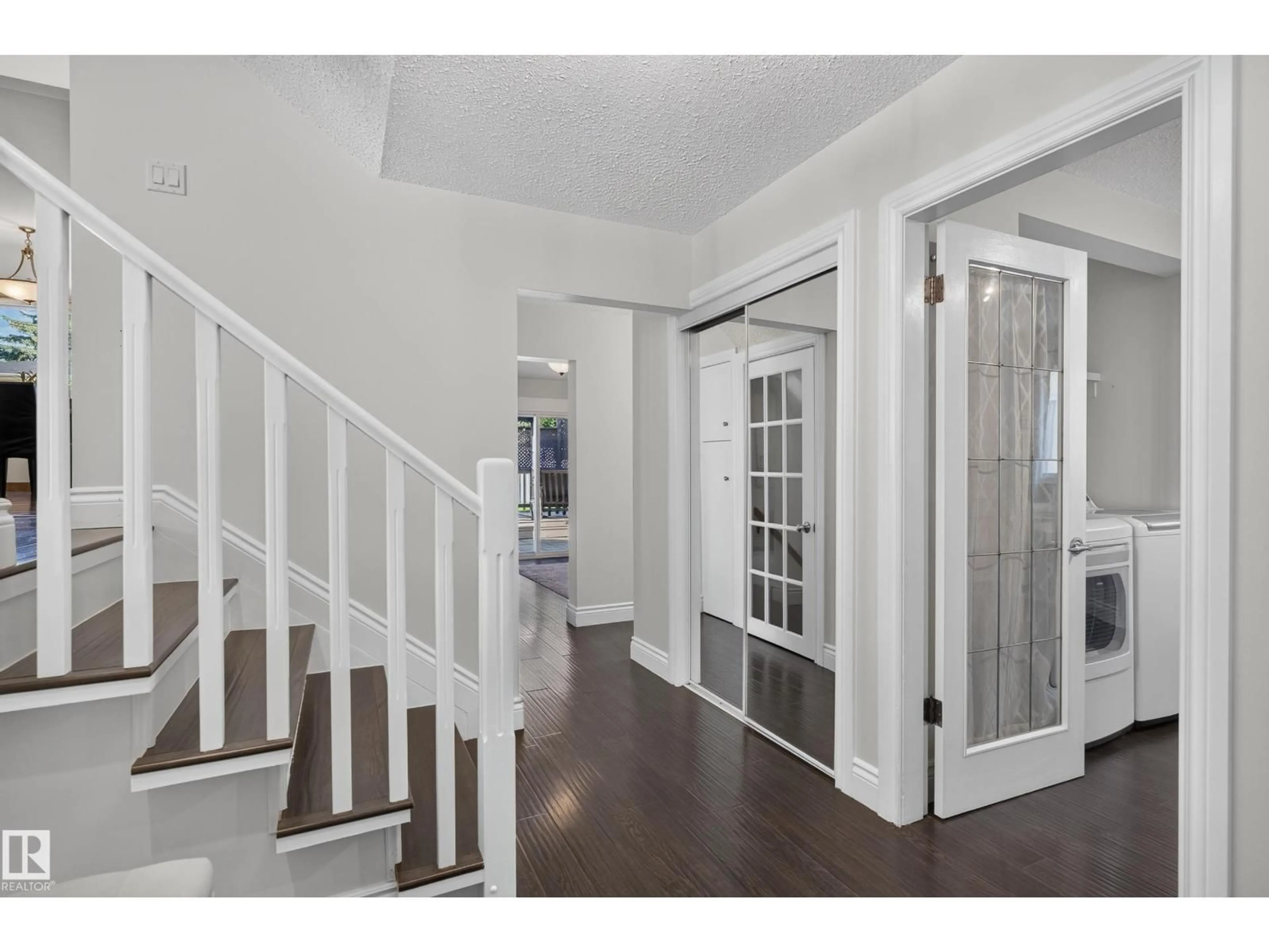 Indoor entryway for 1 GEORGIA PL, St. Albert Alberta T8N1R6