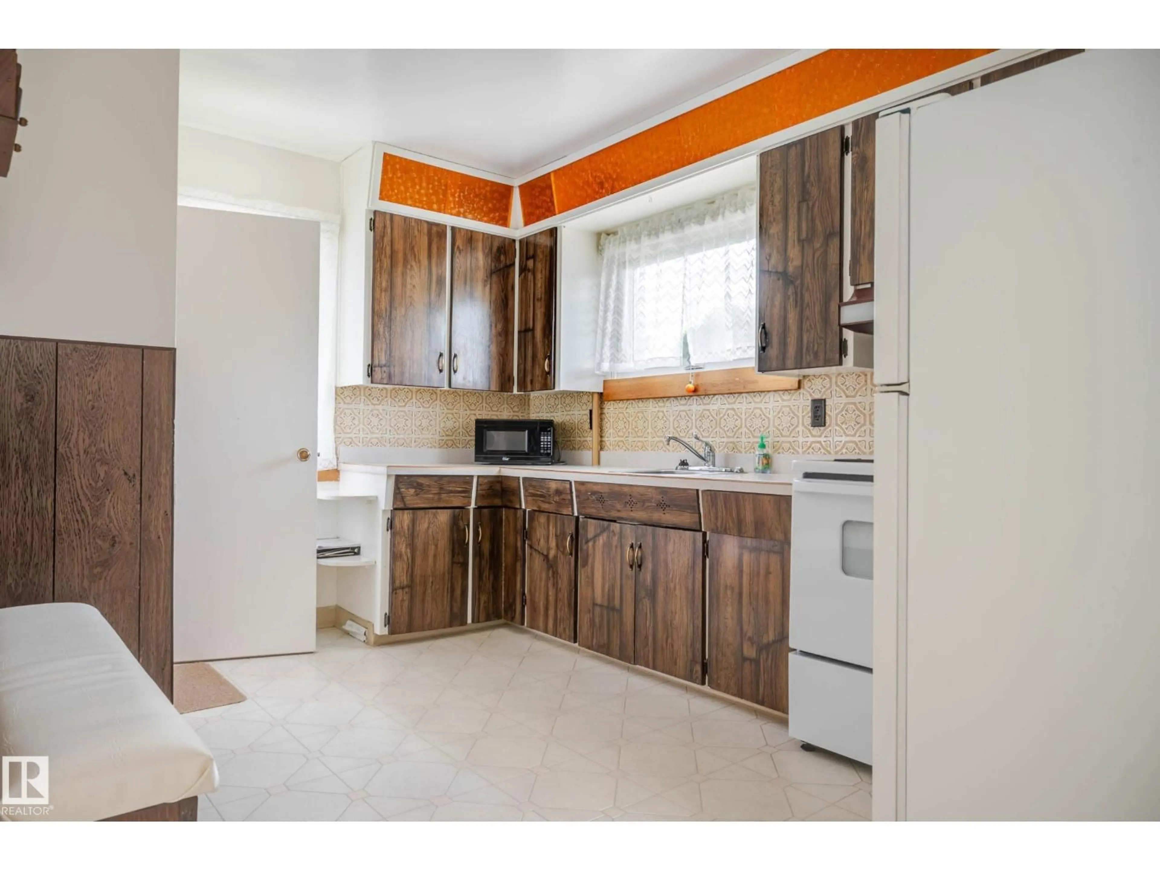 Standard kitchen, unknown for 5710 51 AV, Cold Lake Alberta T9M1S4