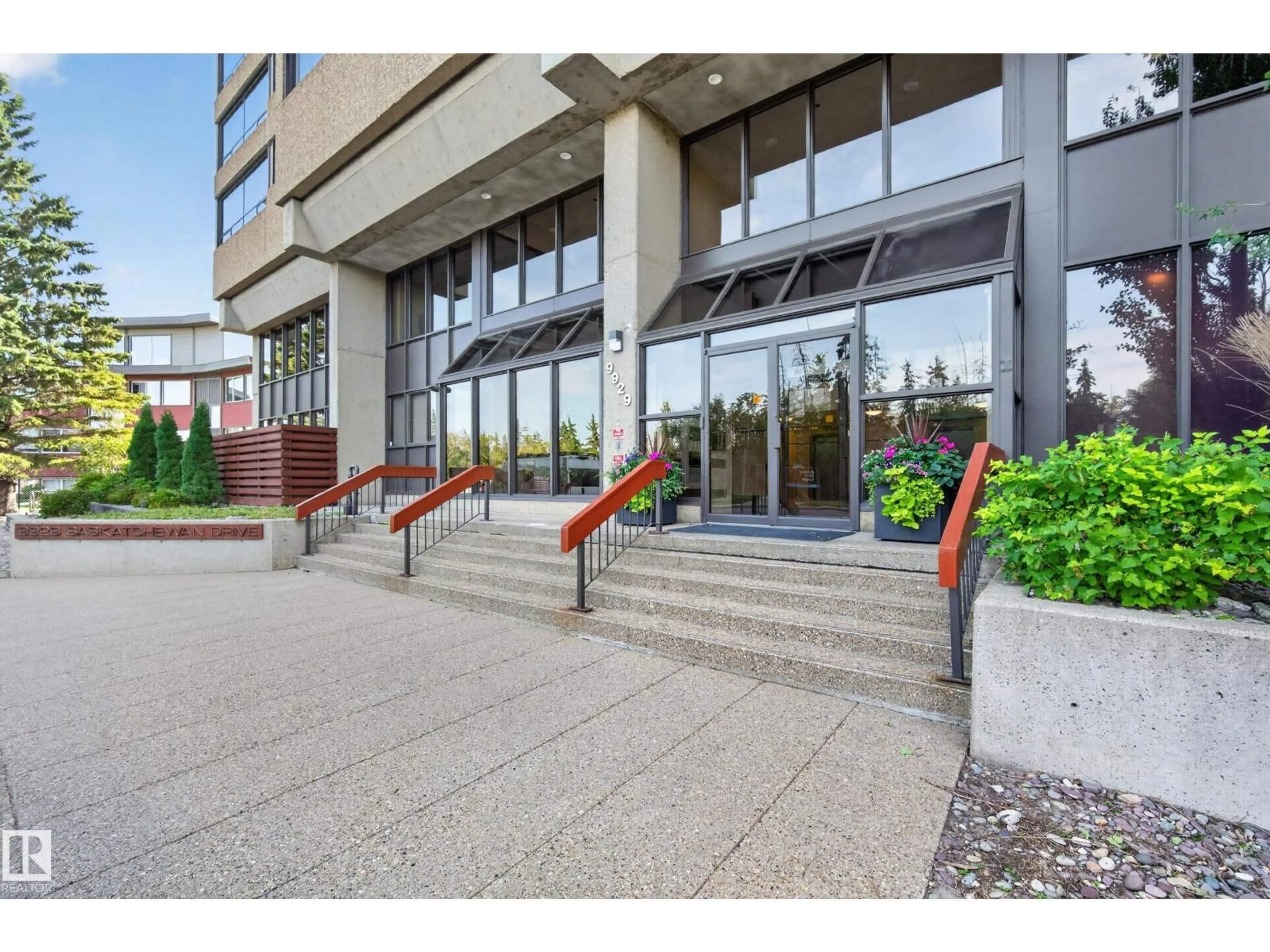 Indoor foyer for #303 - 9929 SASKATCHEWAN DR, Edmonton Alberta T6E5J9