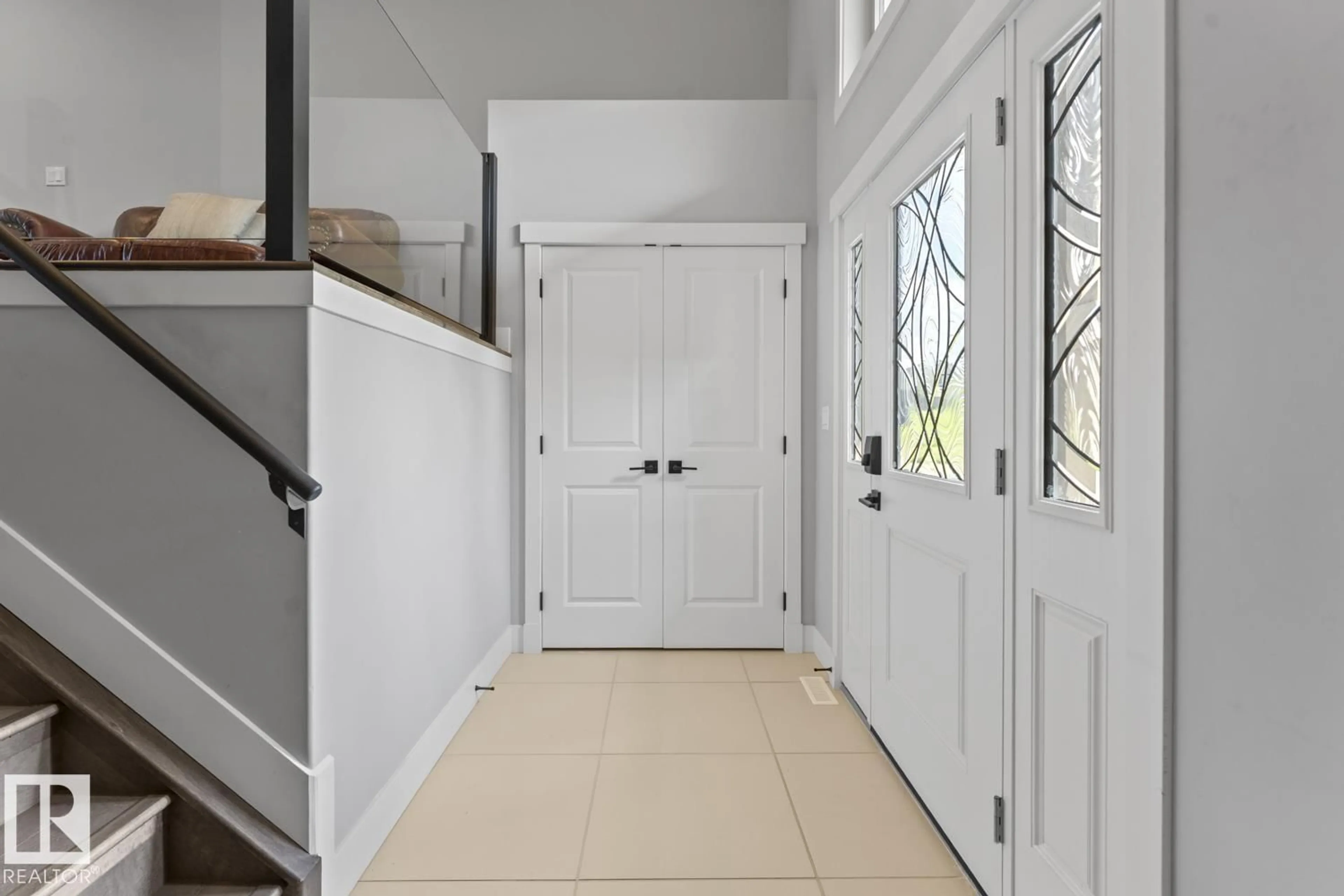 Indoor entryway for 1416 18 AV, Cold Lake Alberta T9M0L8