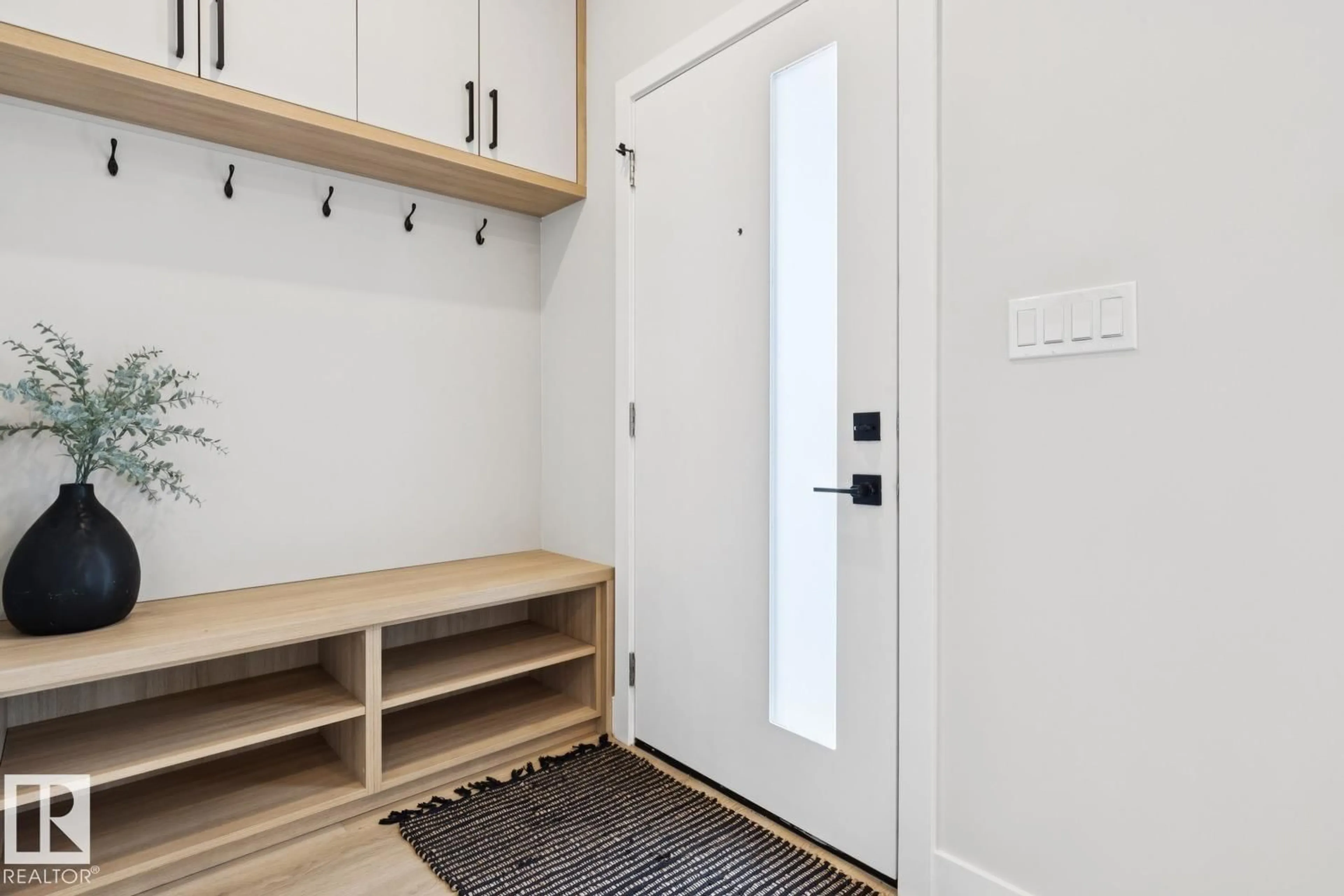 Indoor entryway for 490 ROBINSON BV, Leduc Alberta T9E1N1