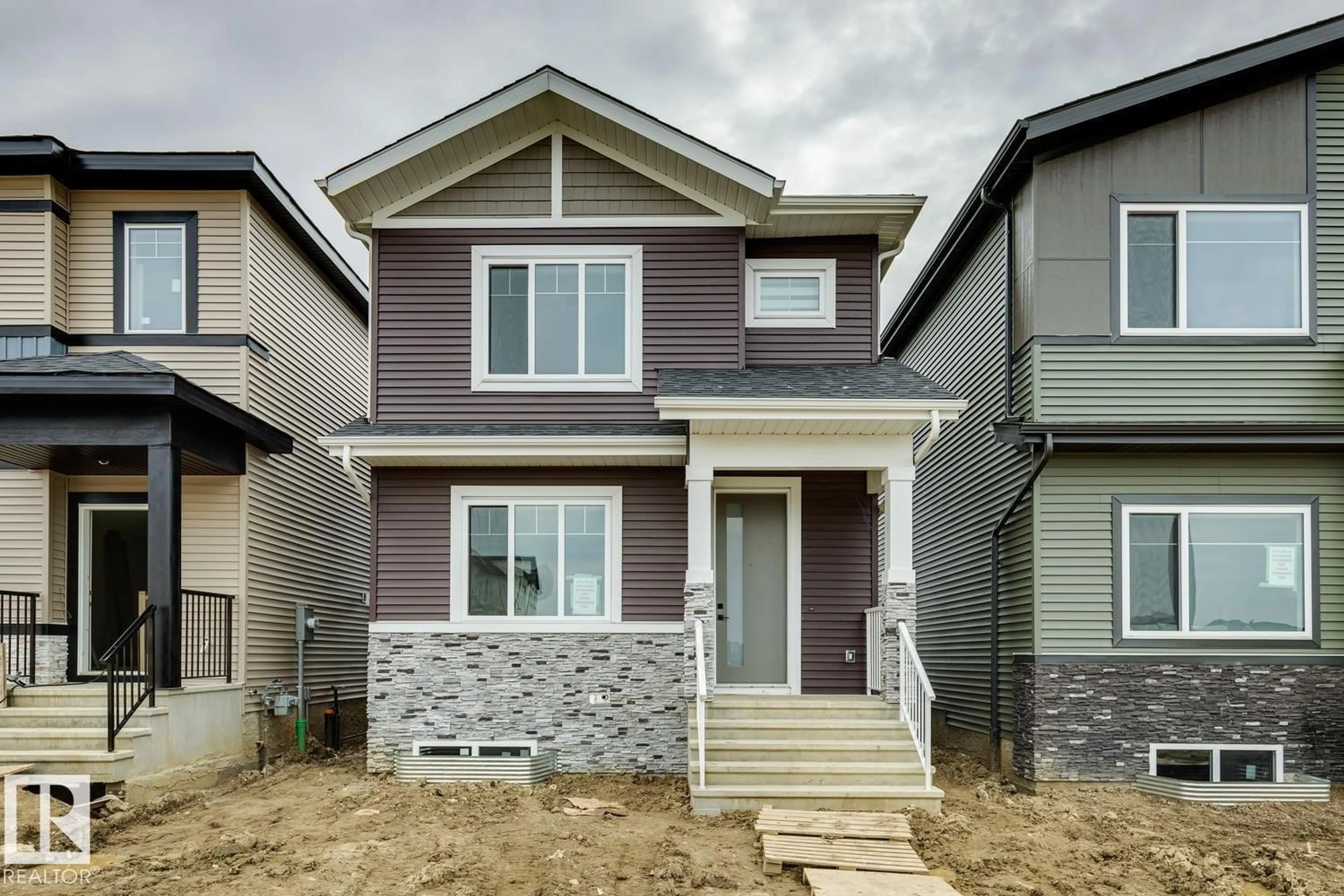 Home with vinyl exterior material, street for 492 ROBINSON BV, Leduc Alberta T9E1N1