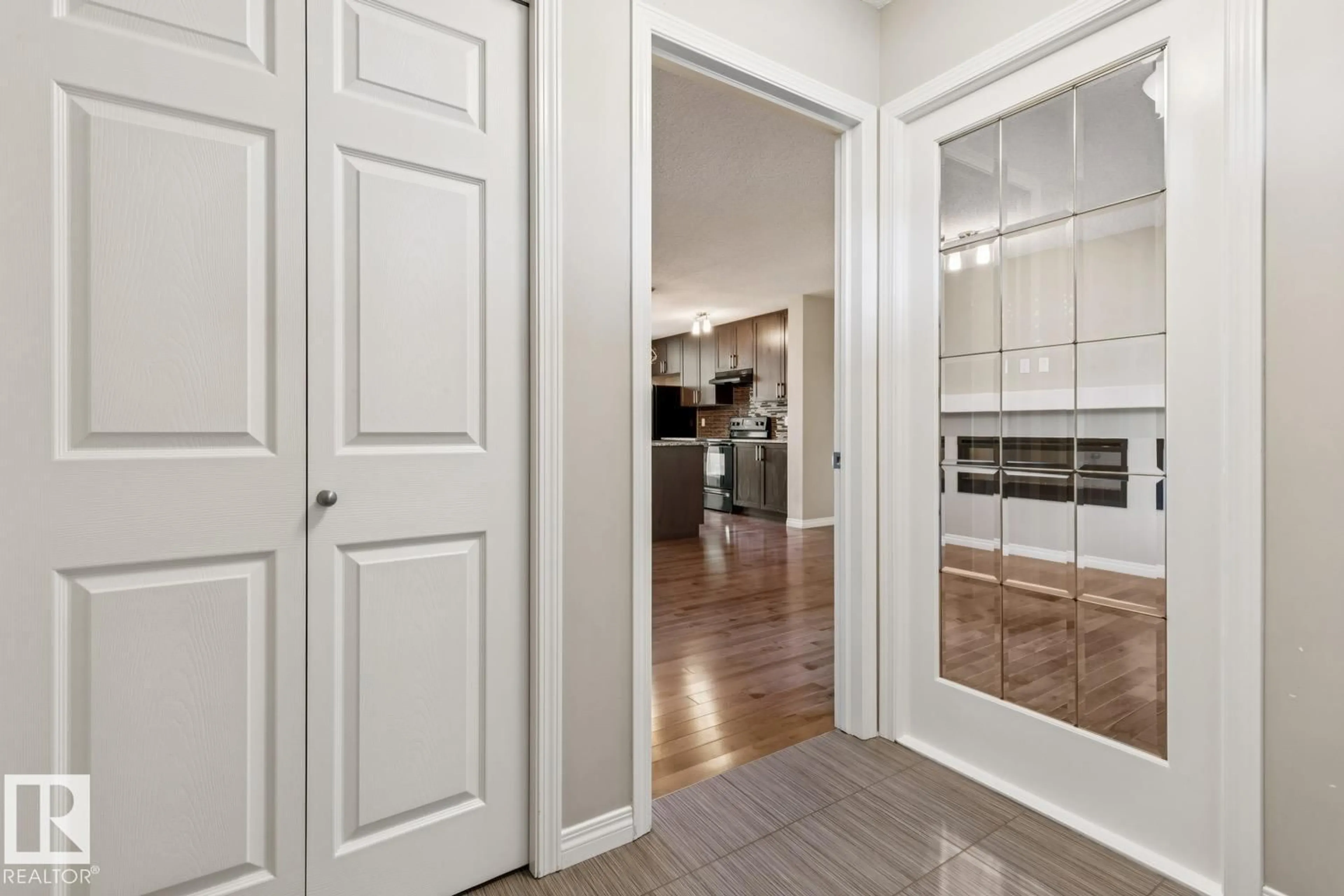 Indoor entryway for 8311 ELLIS CR, Edmonton Alberta T6M0P8