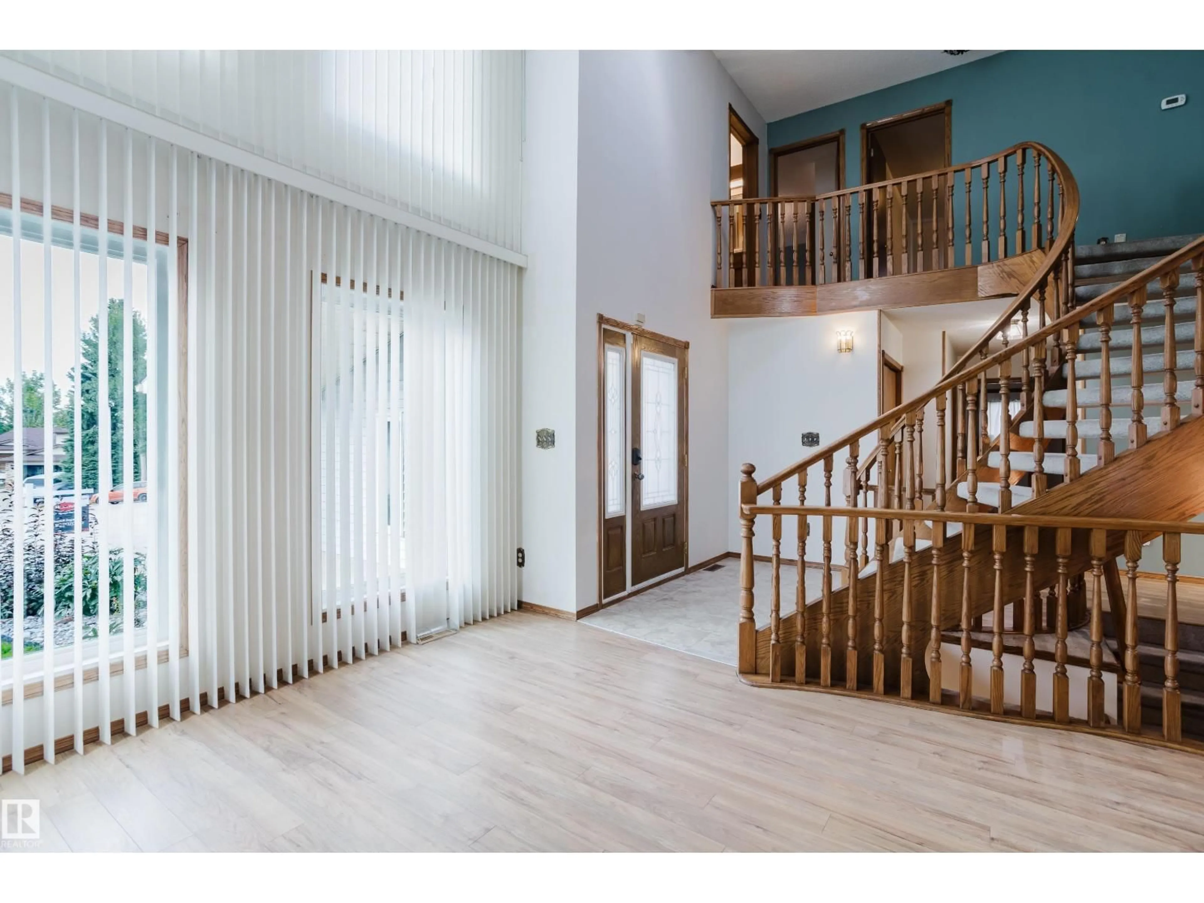 Indoor foyer for 7 HILLTOP CR, Sherwood Park Alberta T8A5E3