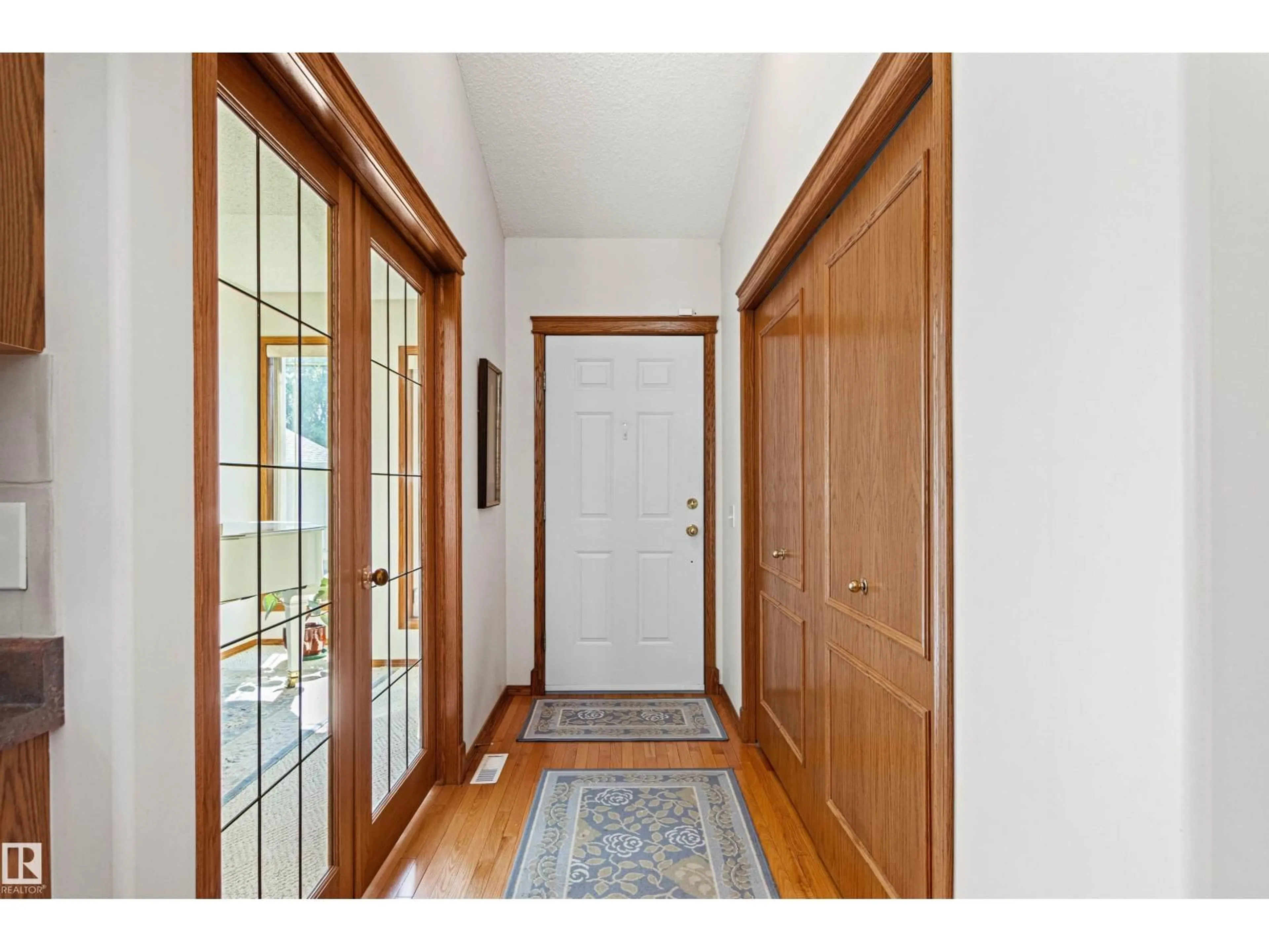 Indoor entryway for 88 DECHENE RD, Edmonton Alberta T6M2S4